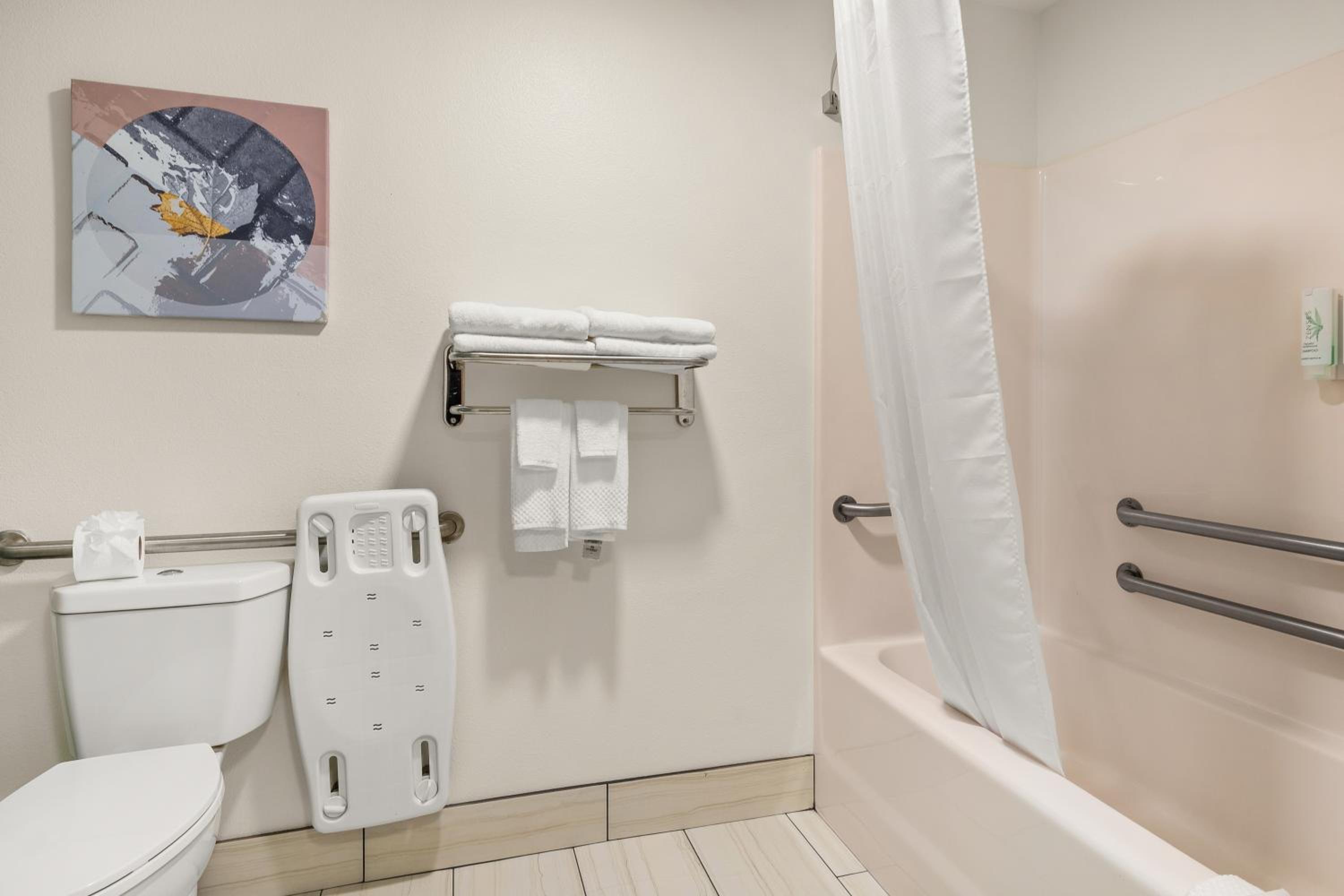 King Room - Accessible/Non-Smoking photo 1