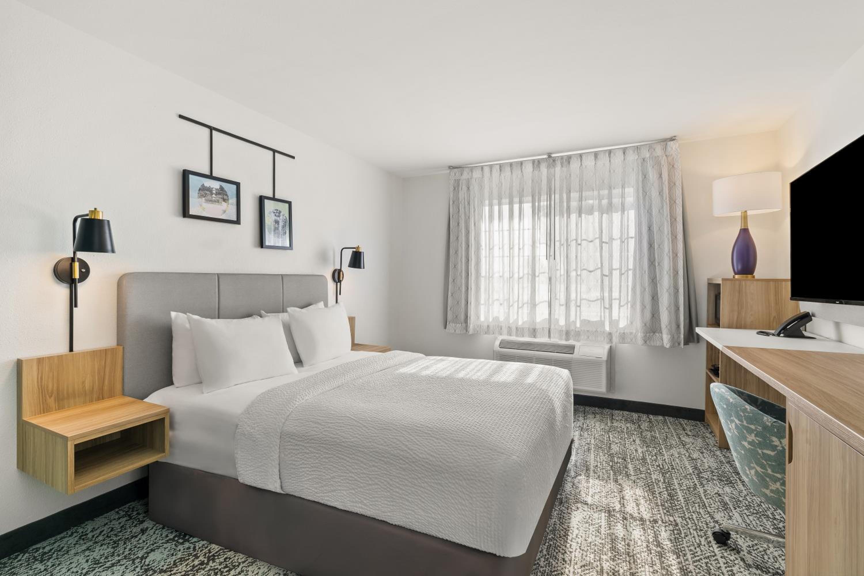 King Suite with Two King Beds - Non-Smoking - Photo 1