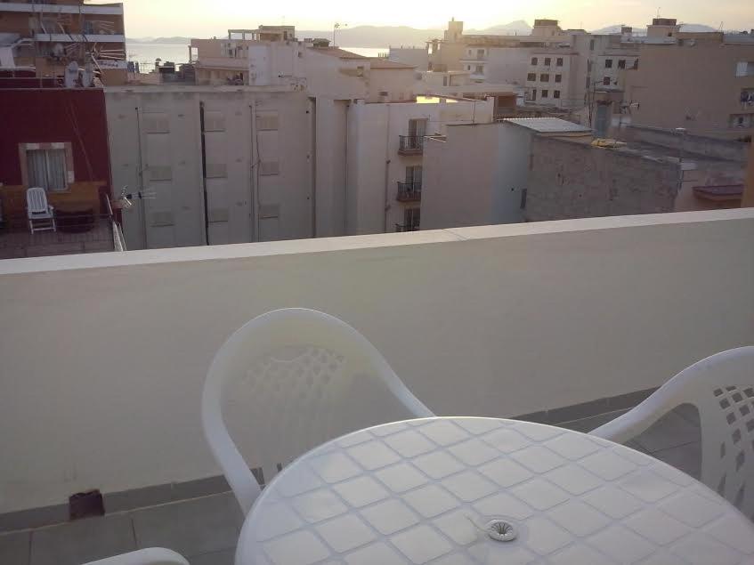 Estudio con vista al mar