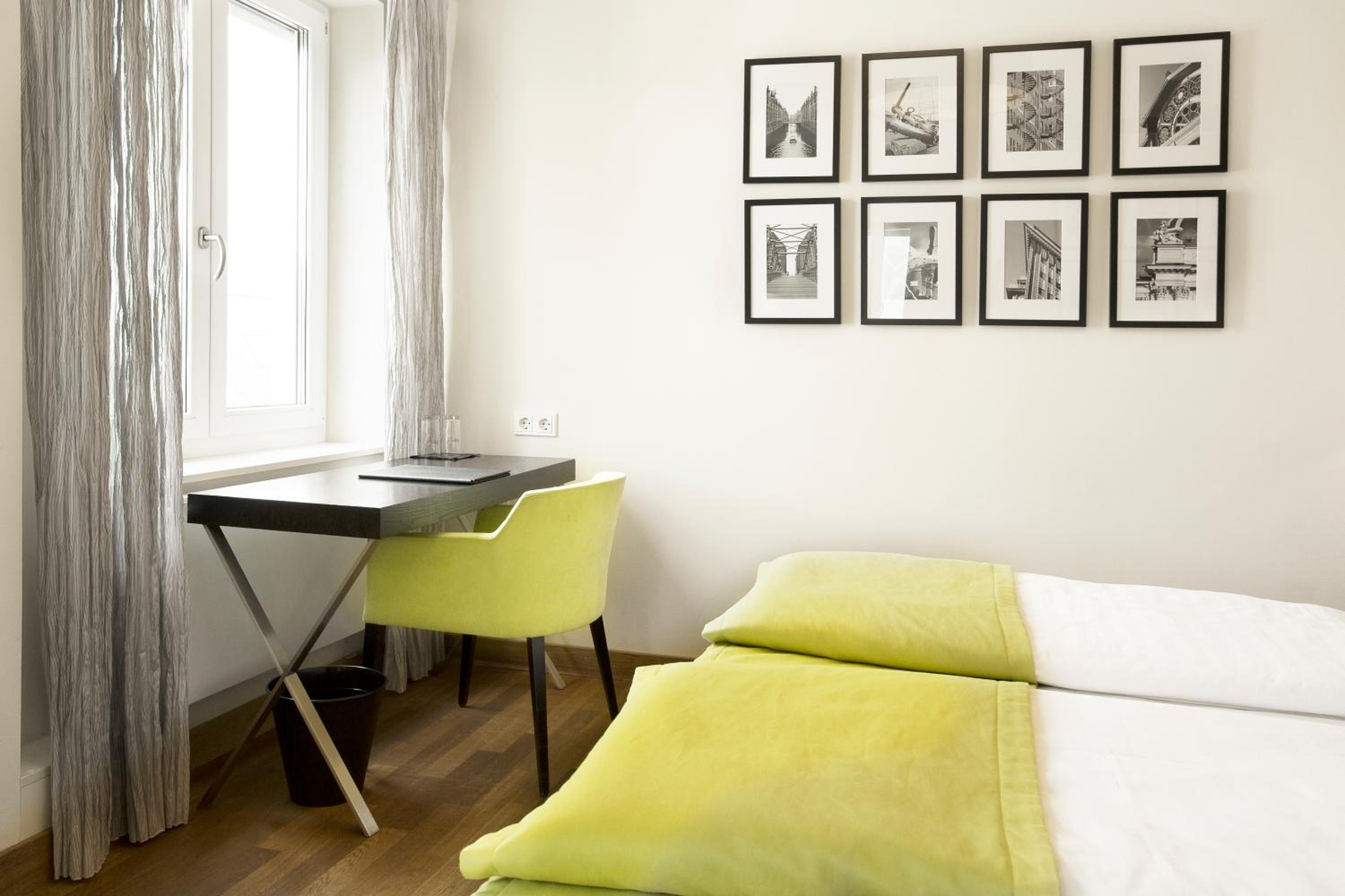 Double Room - Photo 8