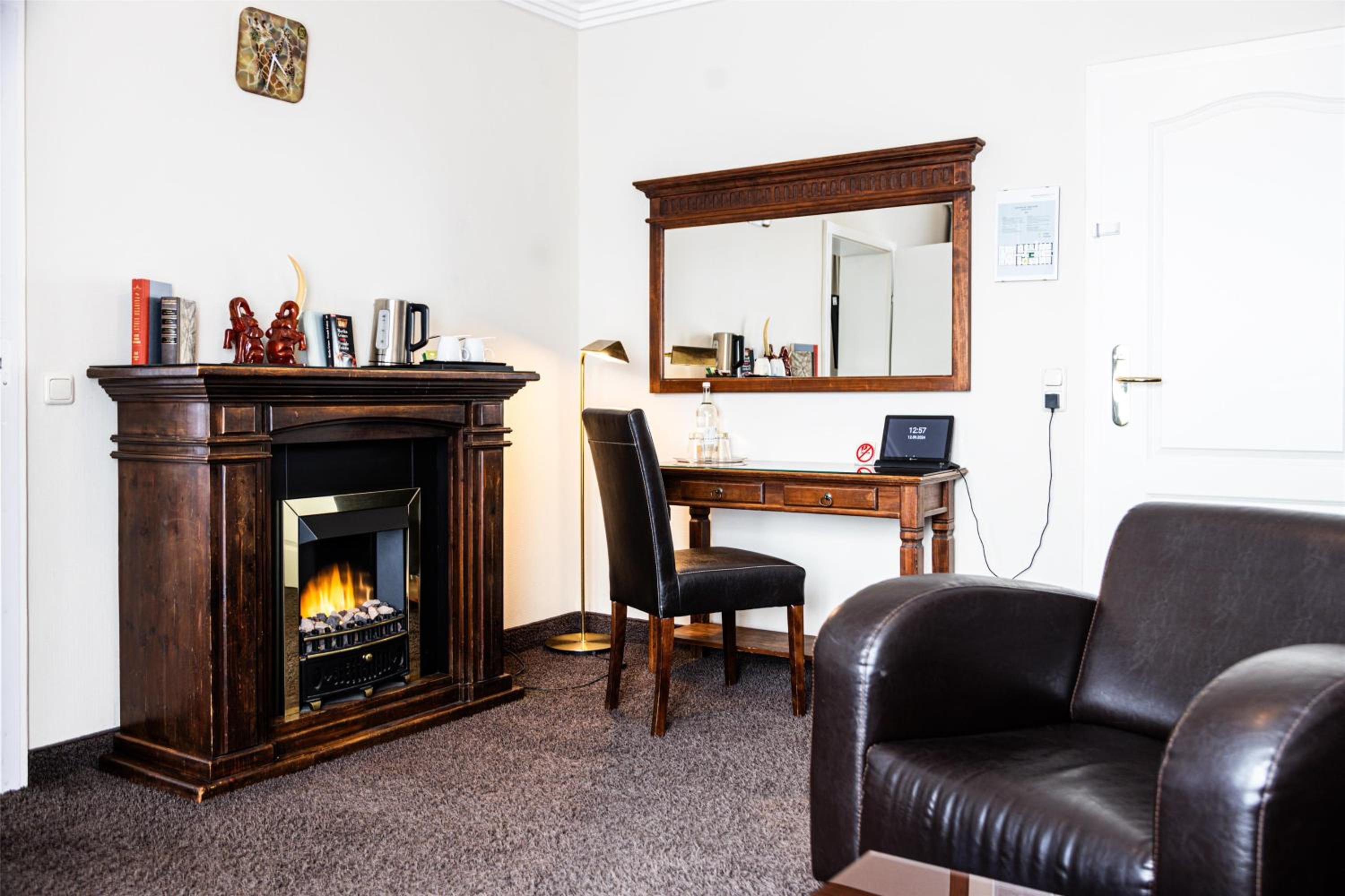 One-Bedroom Suite with Sofa Bed - Photo 4