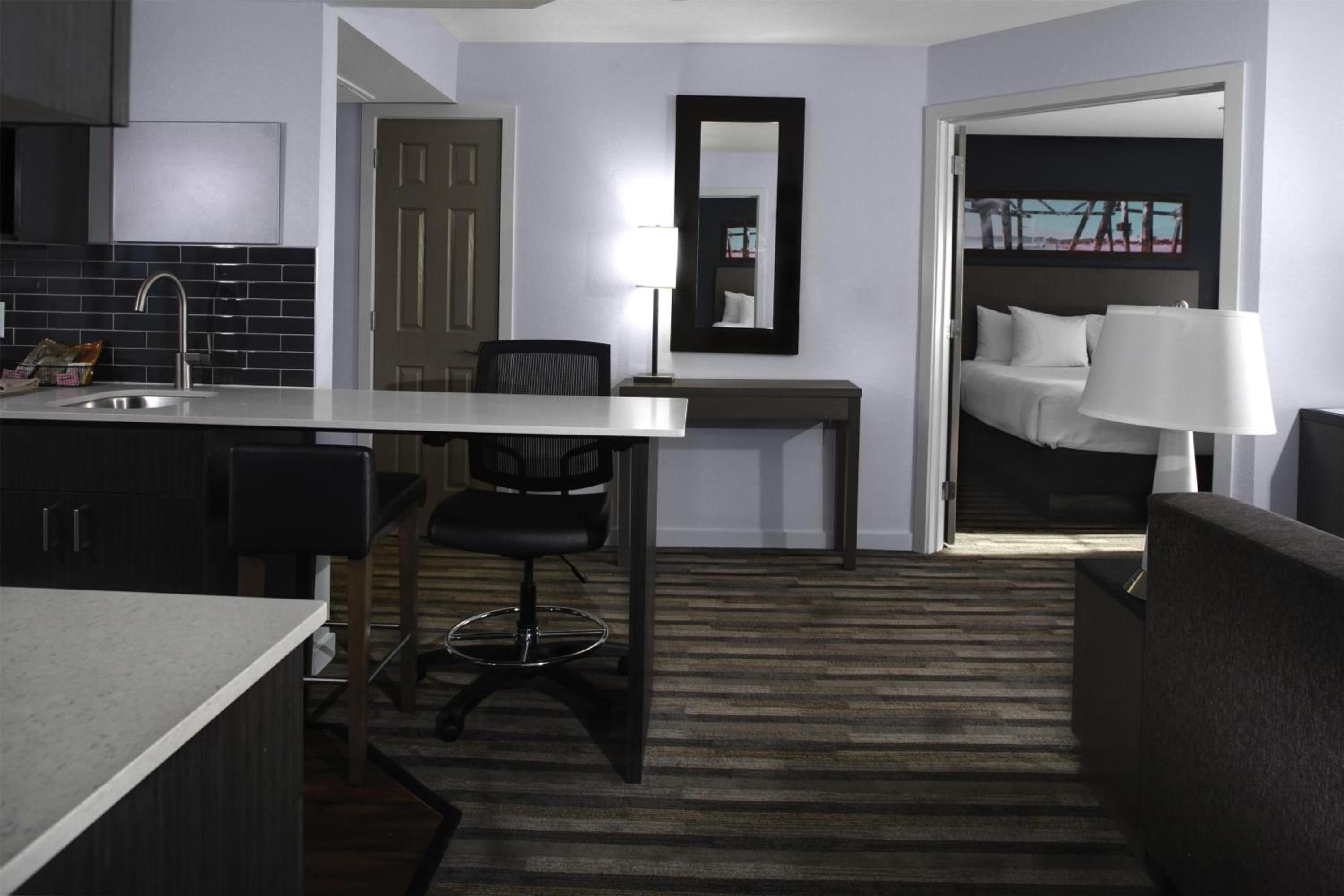 One-Bedroom King Conference Suite - Photo 2