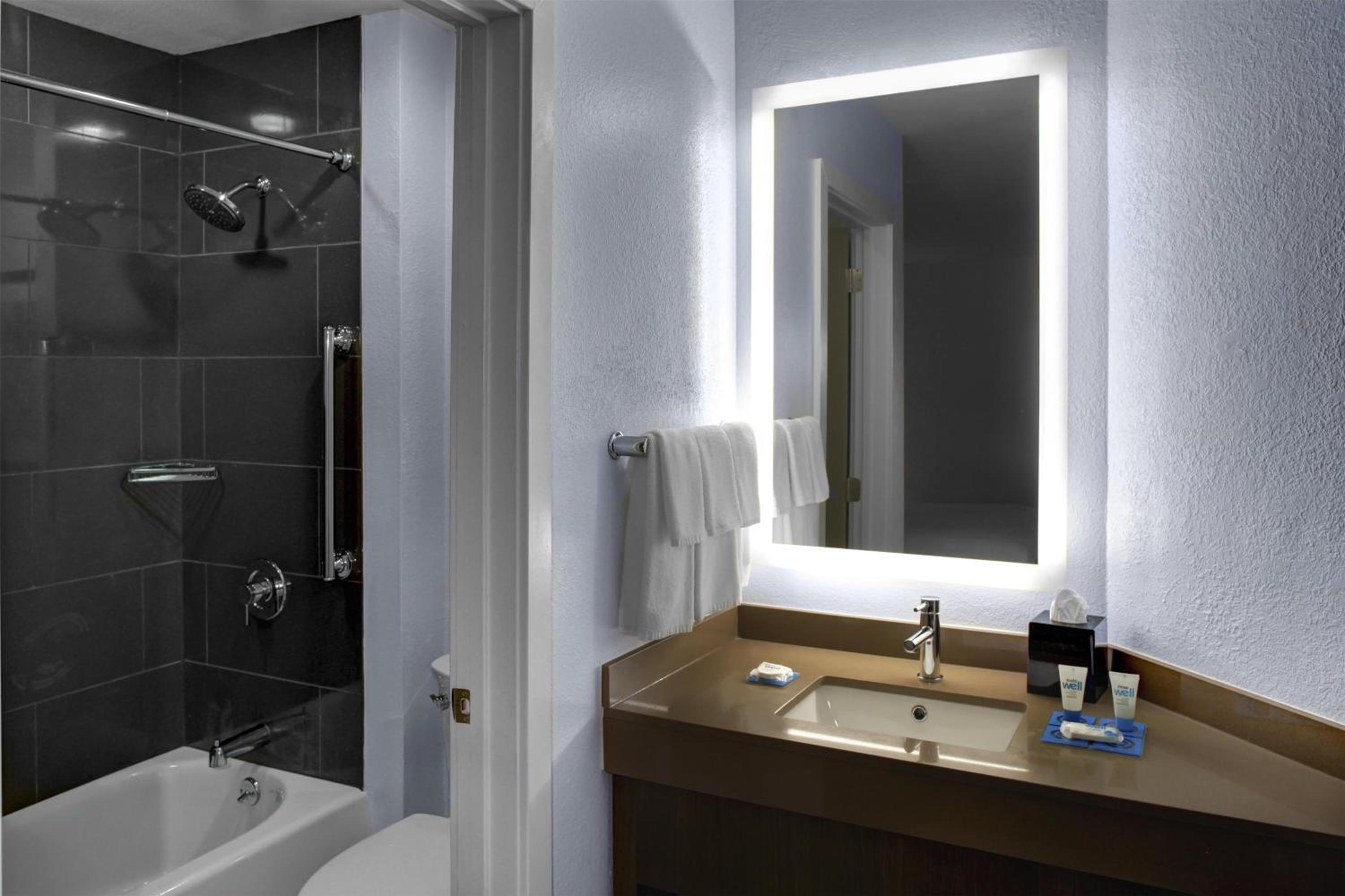 Two-Bedroom Suite with Accessible Tub photo 2