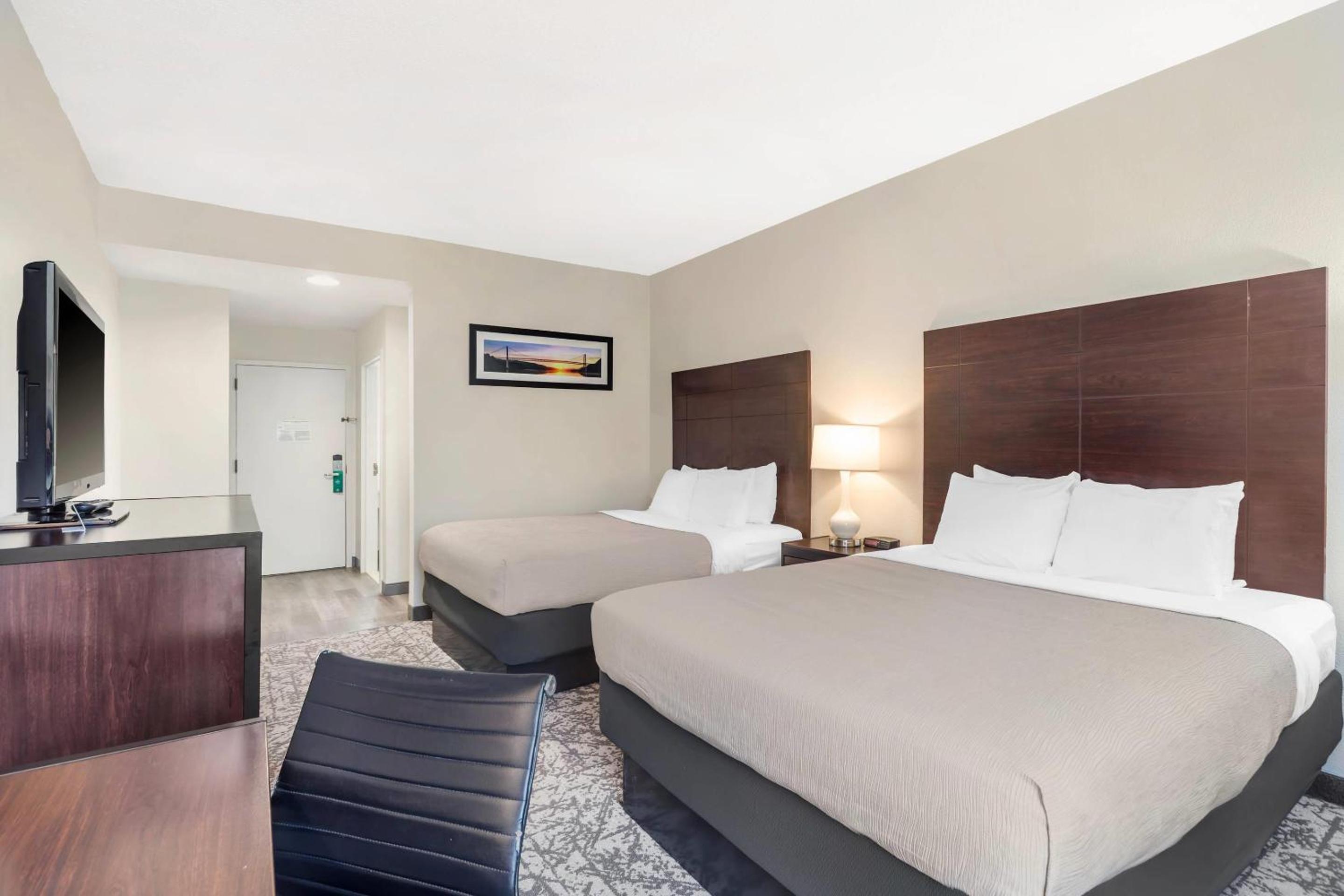 Queen Room with Two Queen Beds - Non-Smoking - Photo 1