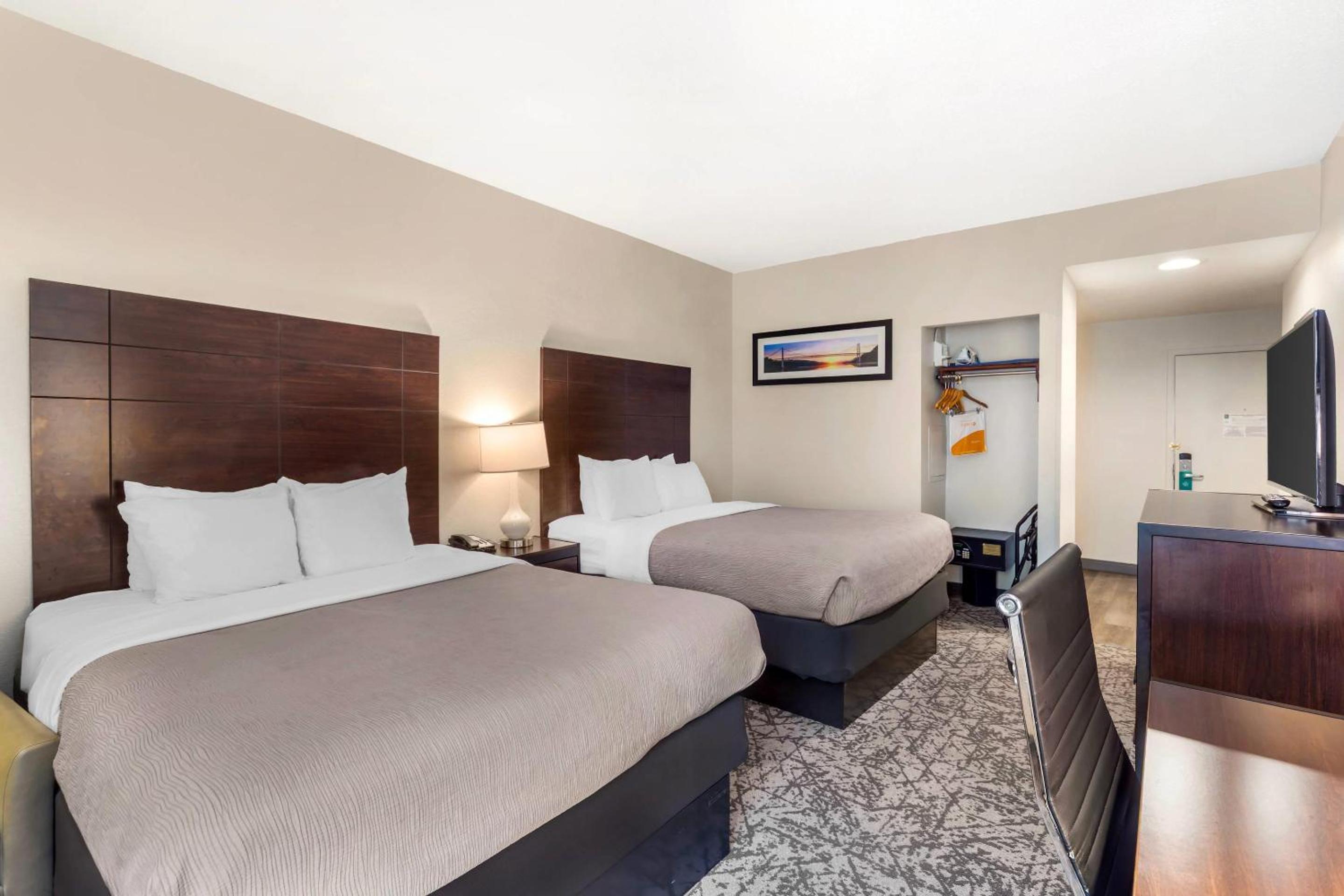 Queen Room with Two Queen Beds - Accessible/Non-Smoking  - Photo 2