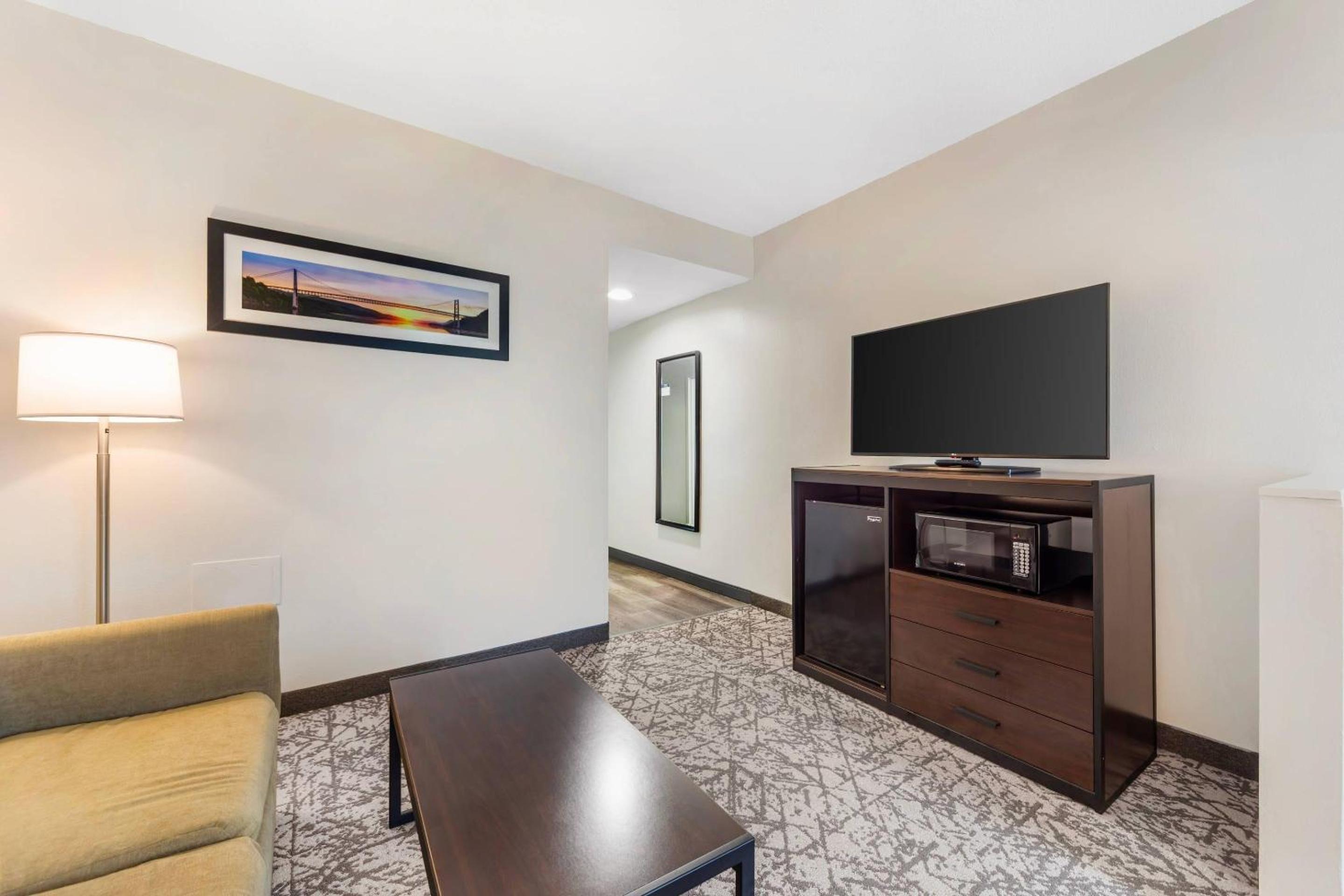 King Business Suite - Non-Smoking - Photo 3