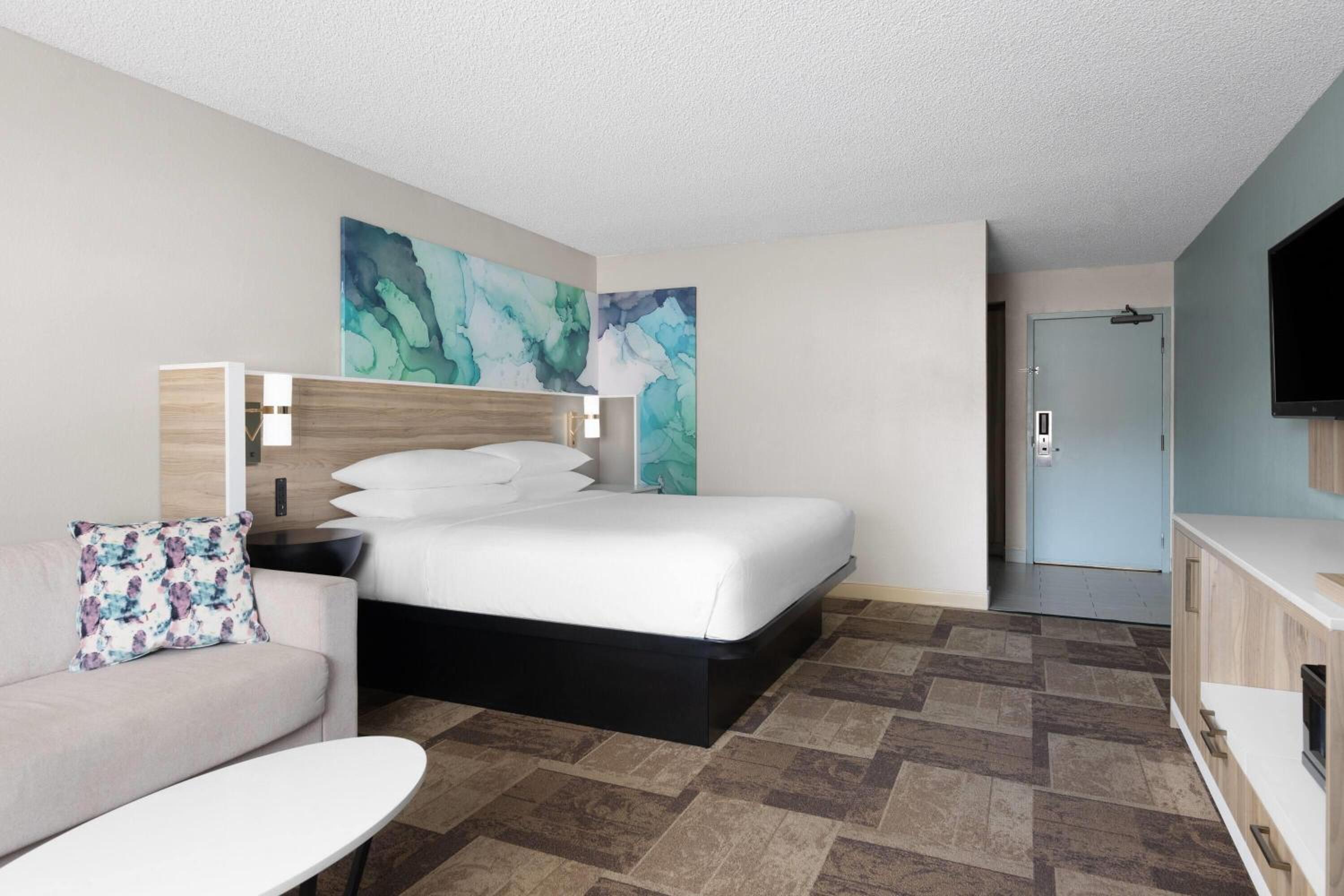King Suite - Accessible/Non-Smoking - Photo 1