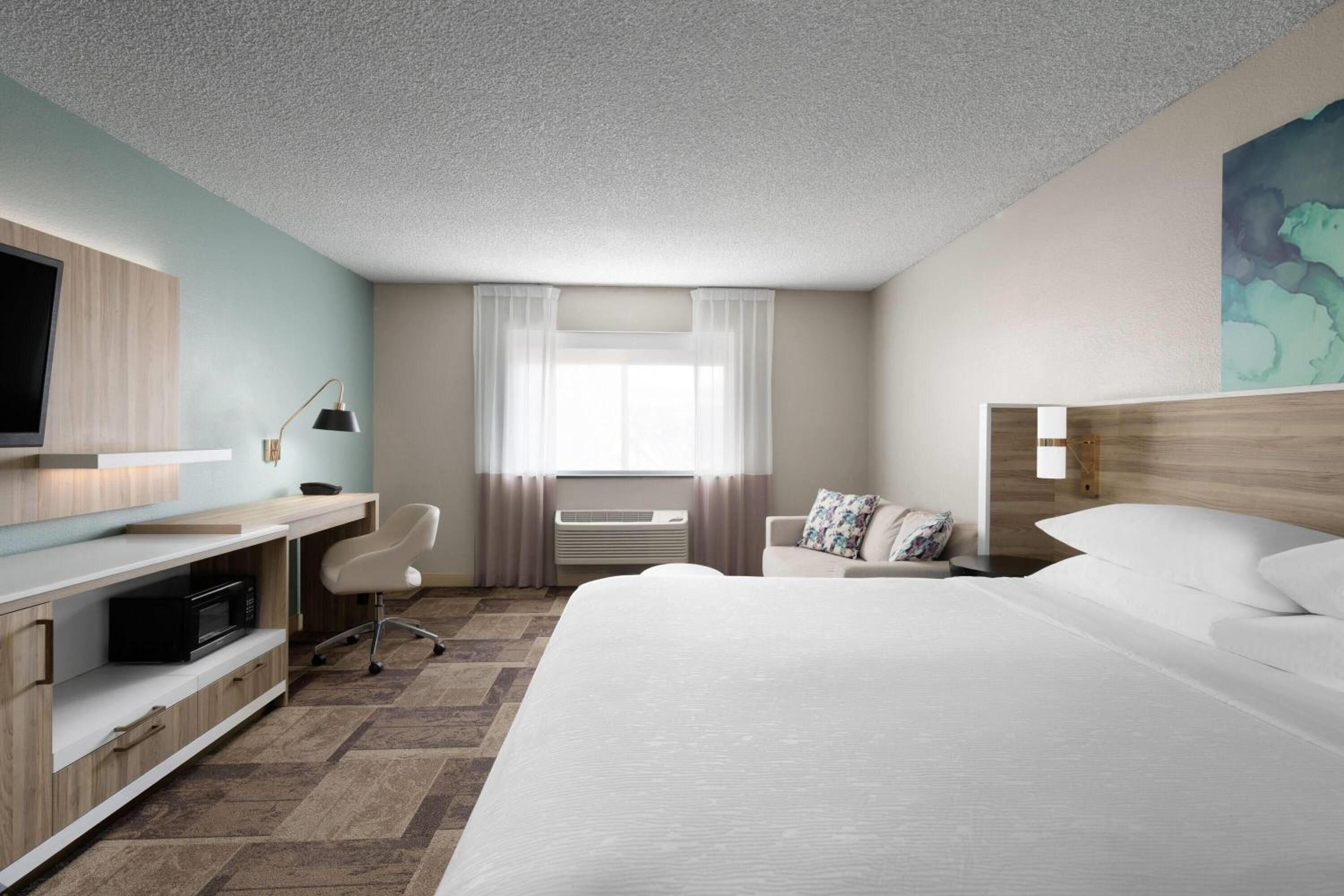 King Suite - Accessible/Non-Smoking - Photo 2