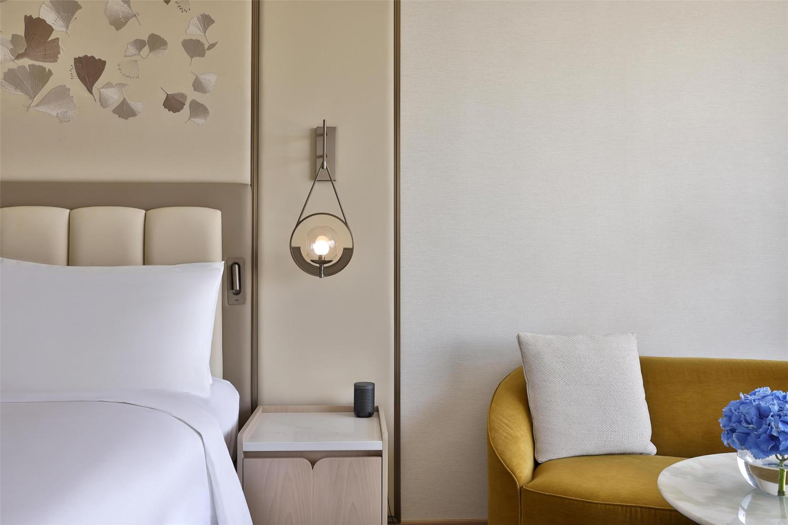 Premium King Room - Photo 3