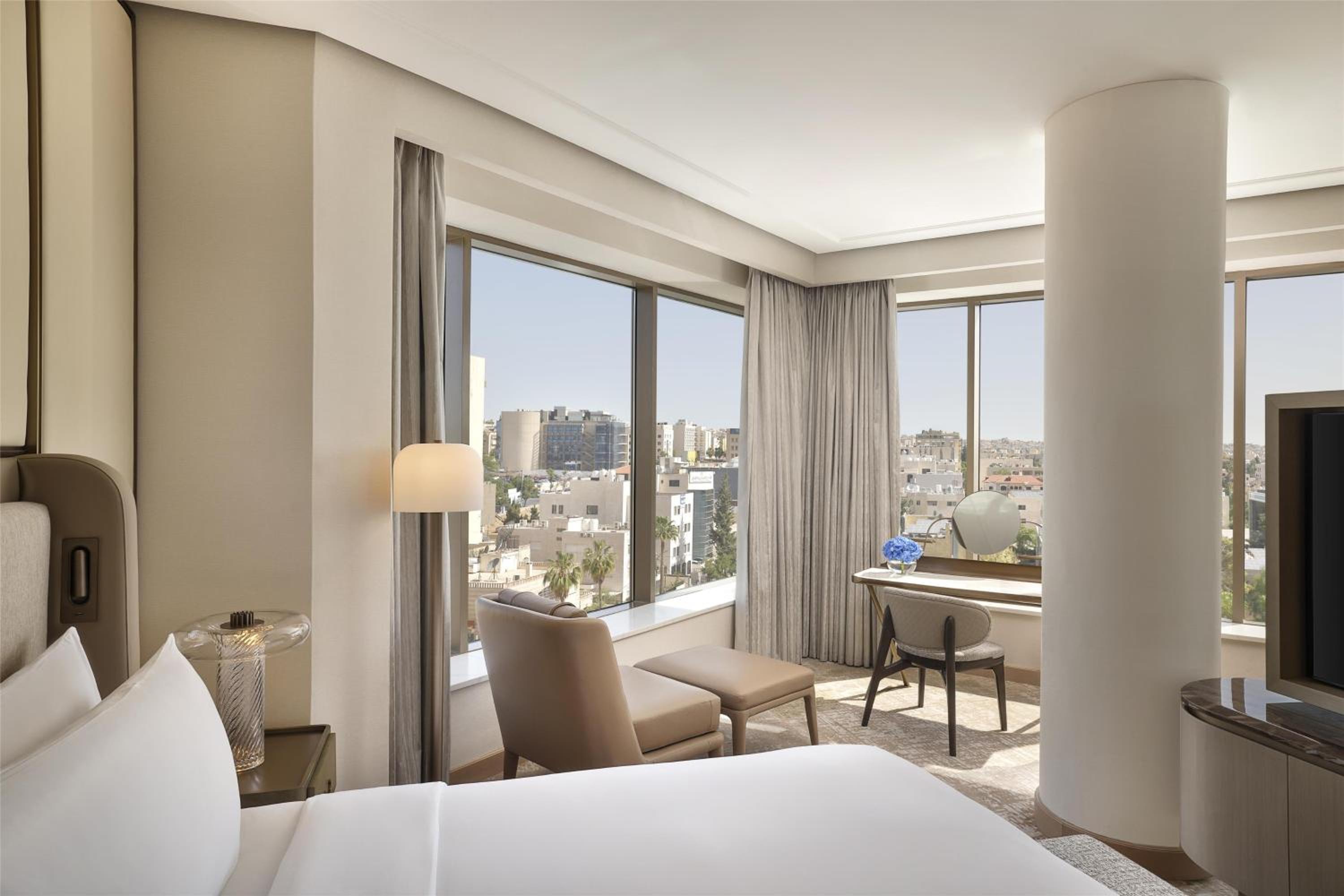 Panoramic King Suite - Club Signia