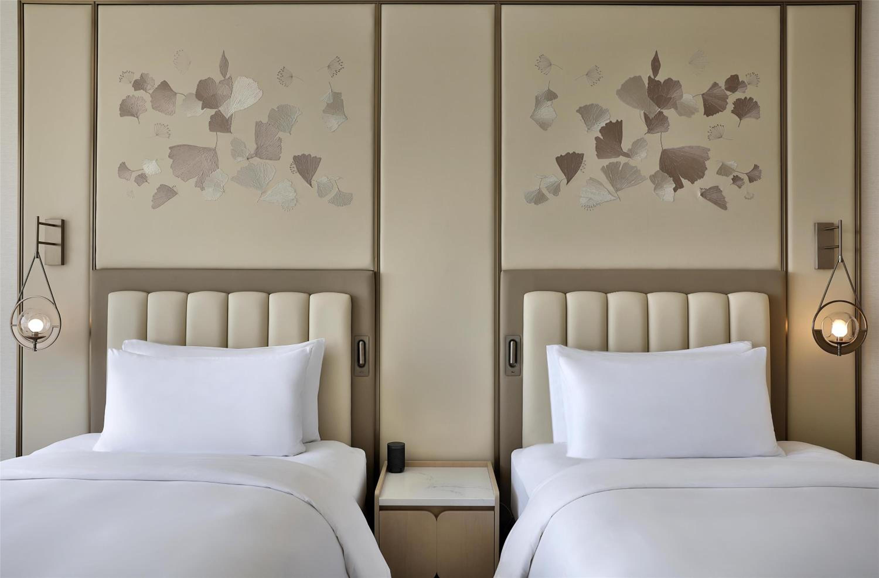 Deluxe Room wit Two Double Beds - City View photo 3