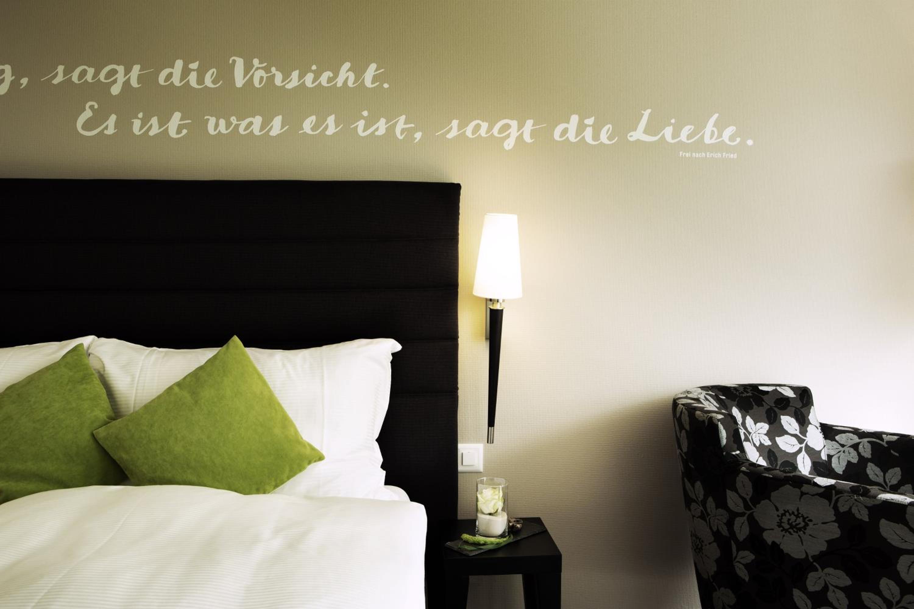 Deluxe Double Room with Balcony photo 3