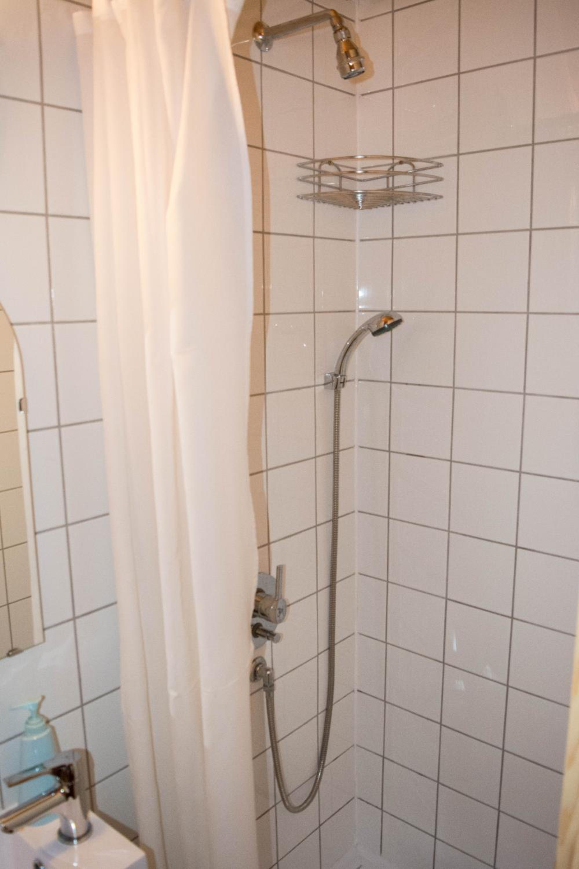 Two-Bedroom Apartment - Photo 11