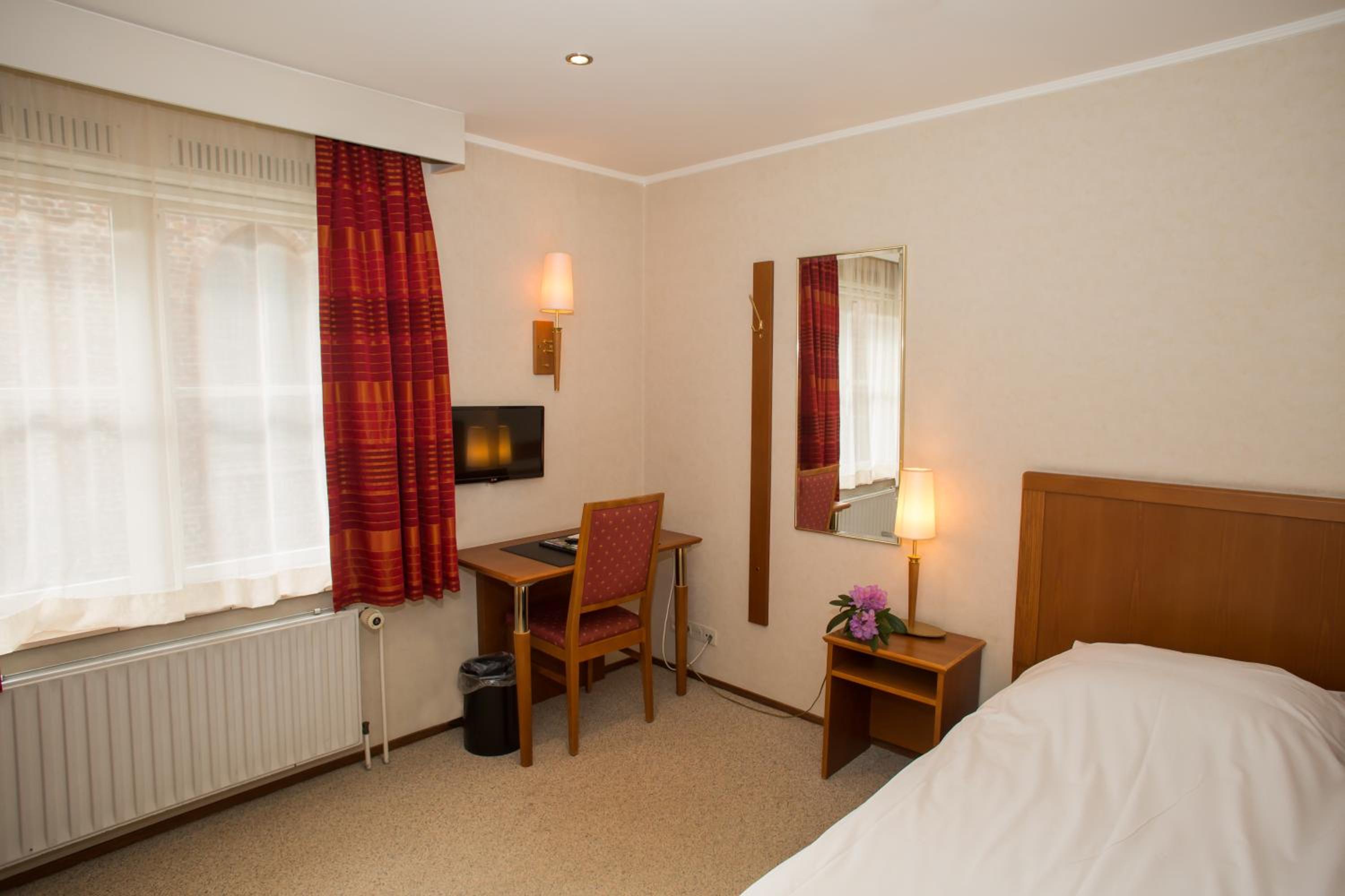 Small Single Room photo 2