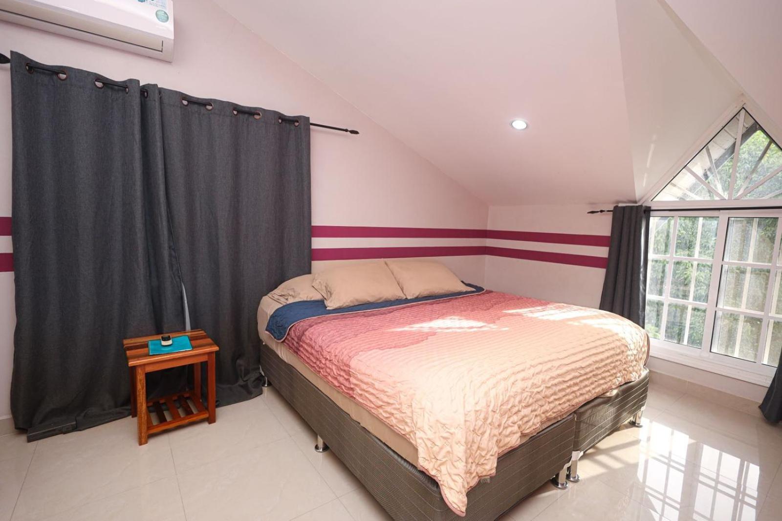 Standard King Room photo 2