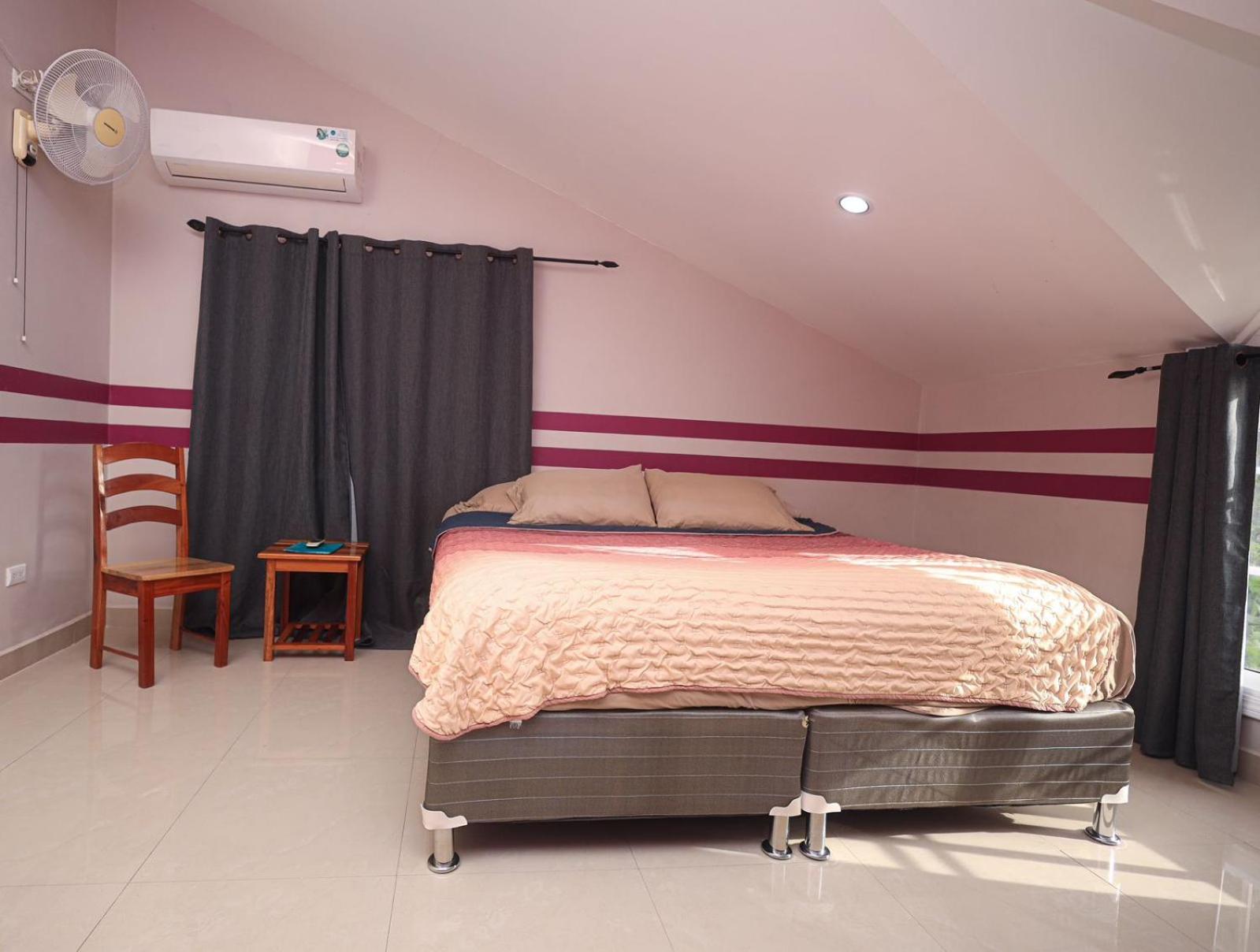 Standard King Room photo 3