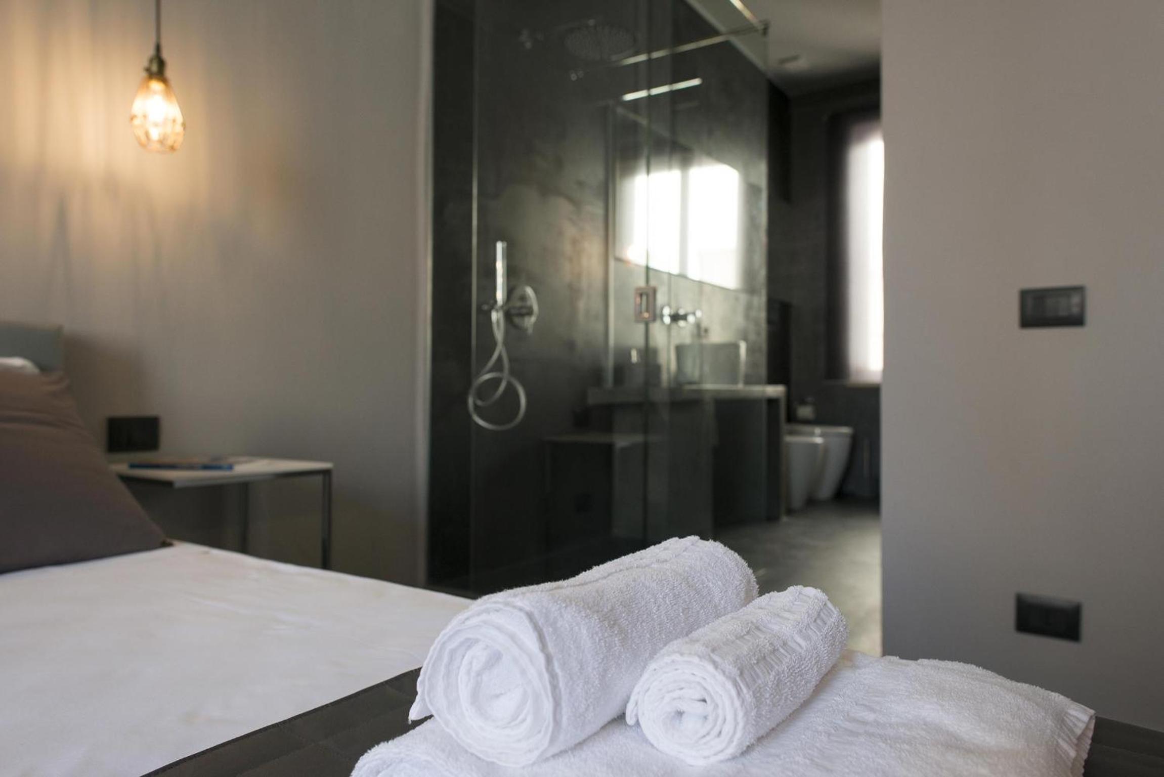 Standard Double Room - Photo 3