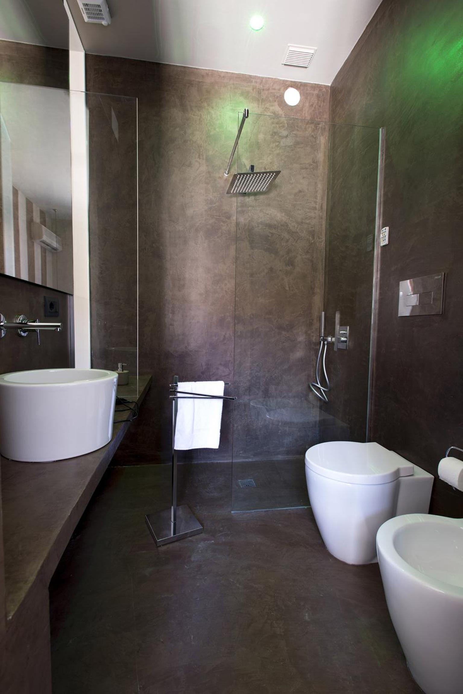 Double Room with Balcony - Photo 7