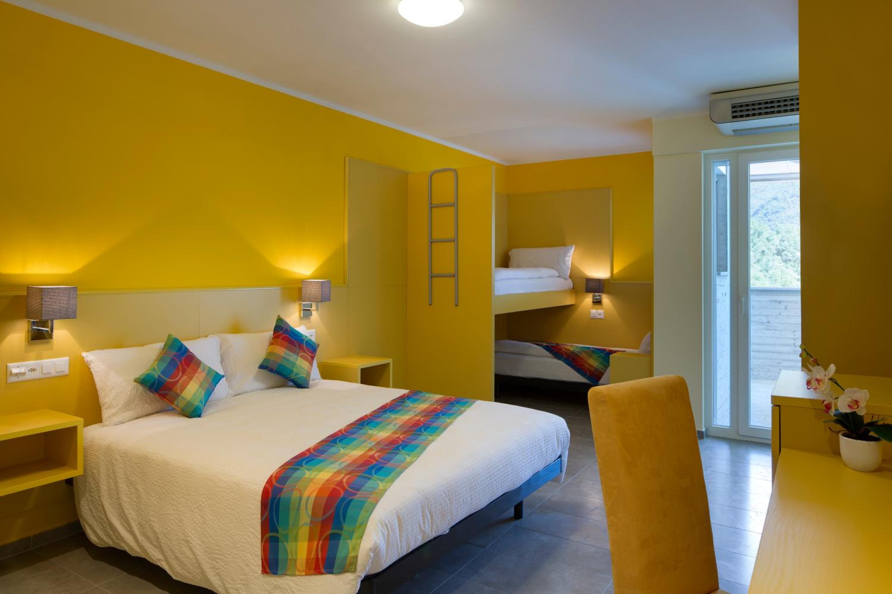 Premium Quadruple Room - Photo 5
