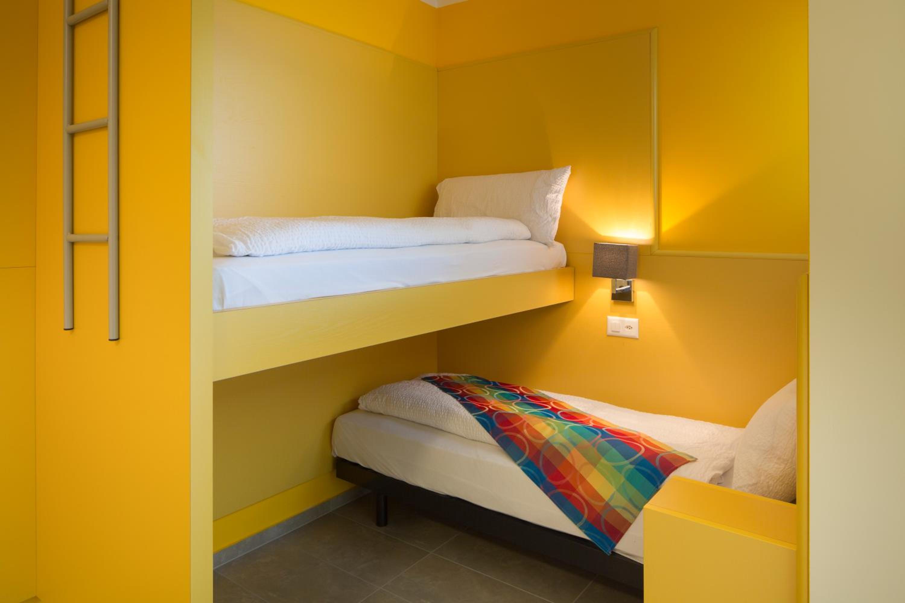Premium Quadruple Room - Photo 7