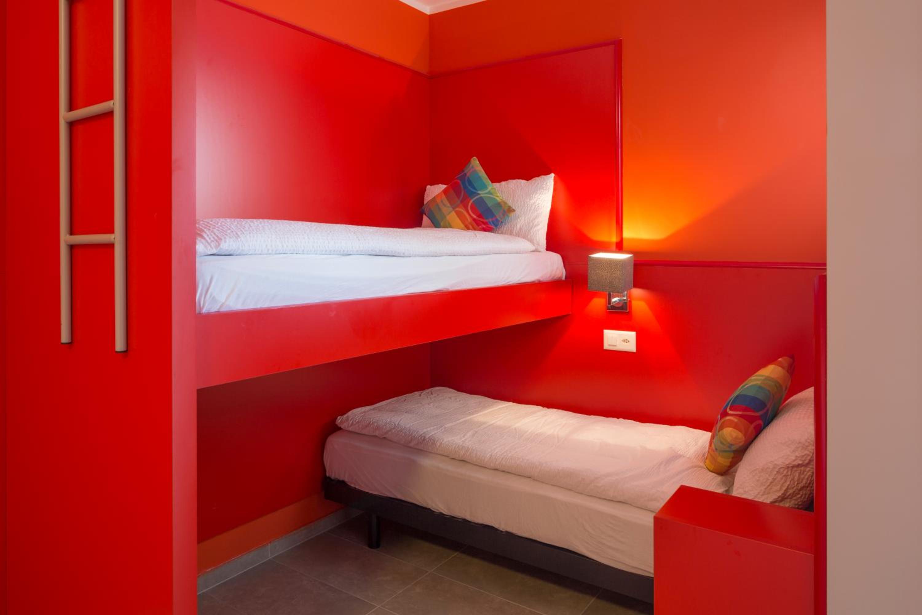 Premium Quadruple Room - Photo 9