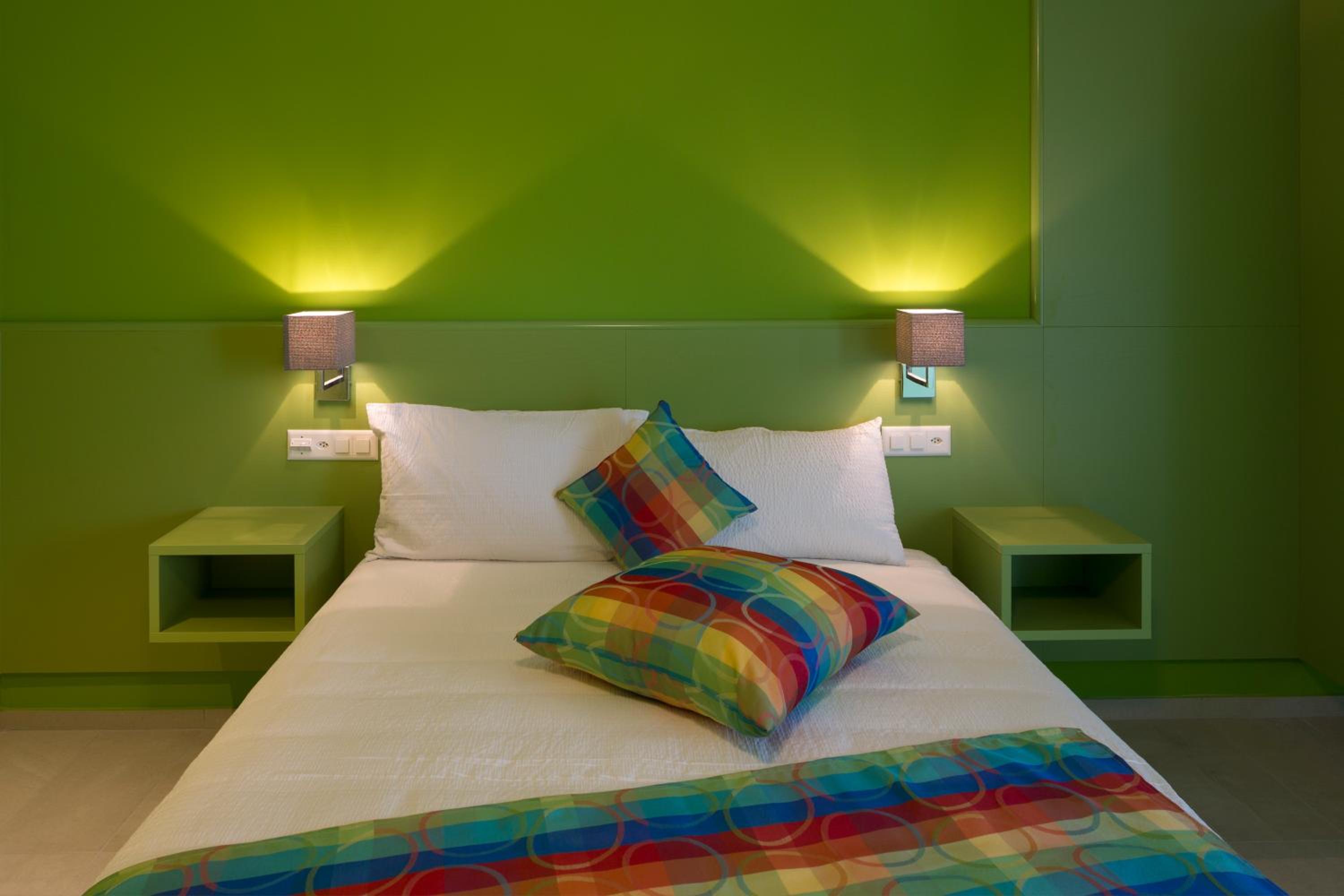 Premium Quadruple Room - Photo 10