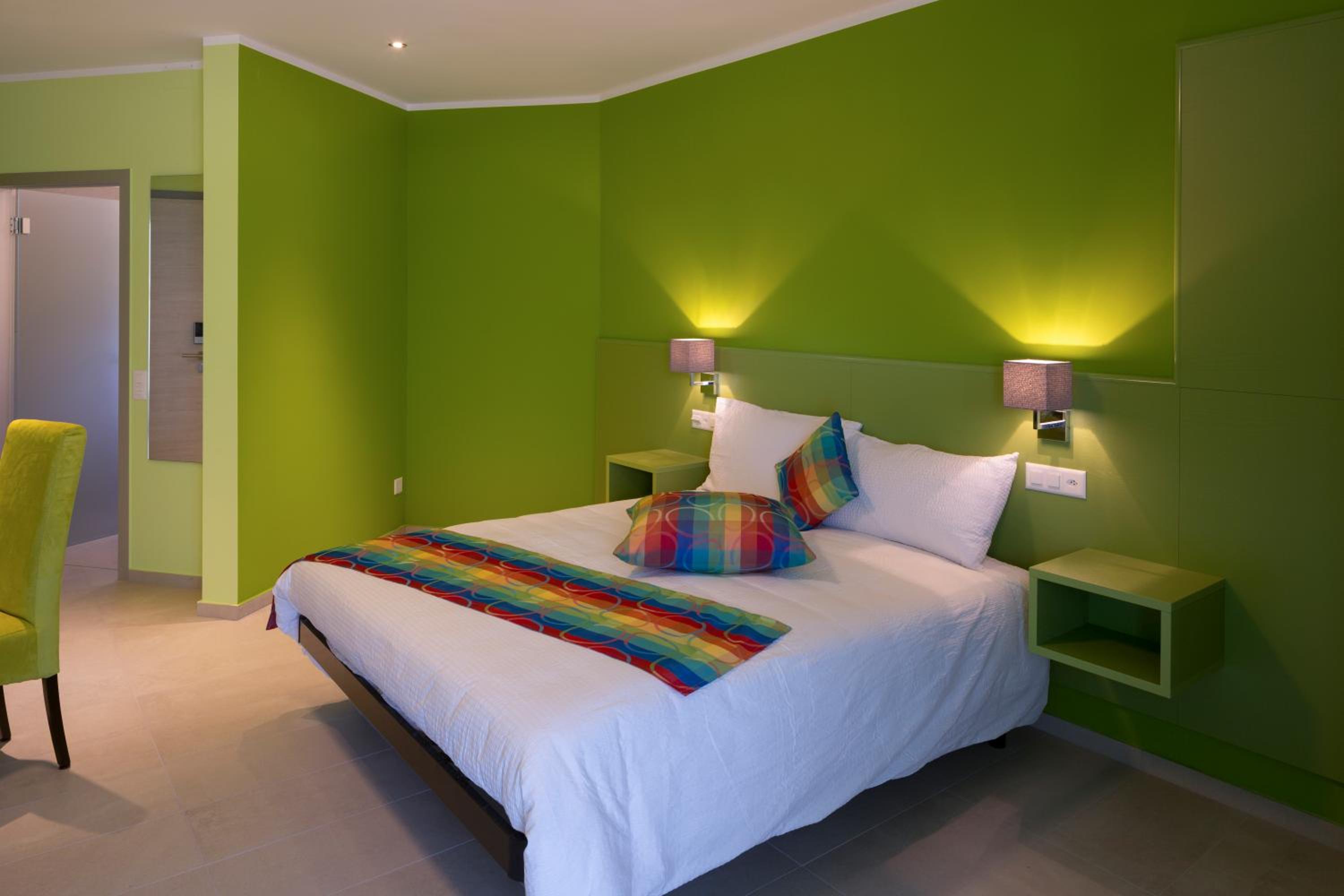Premium Quadruple Room - Photo 11
