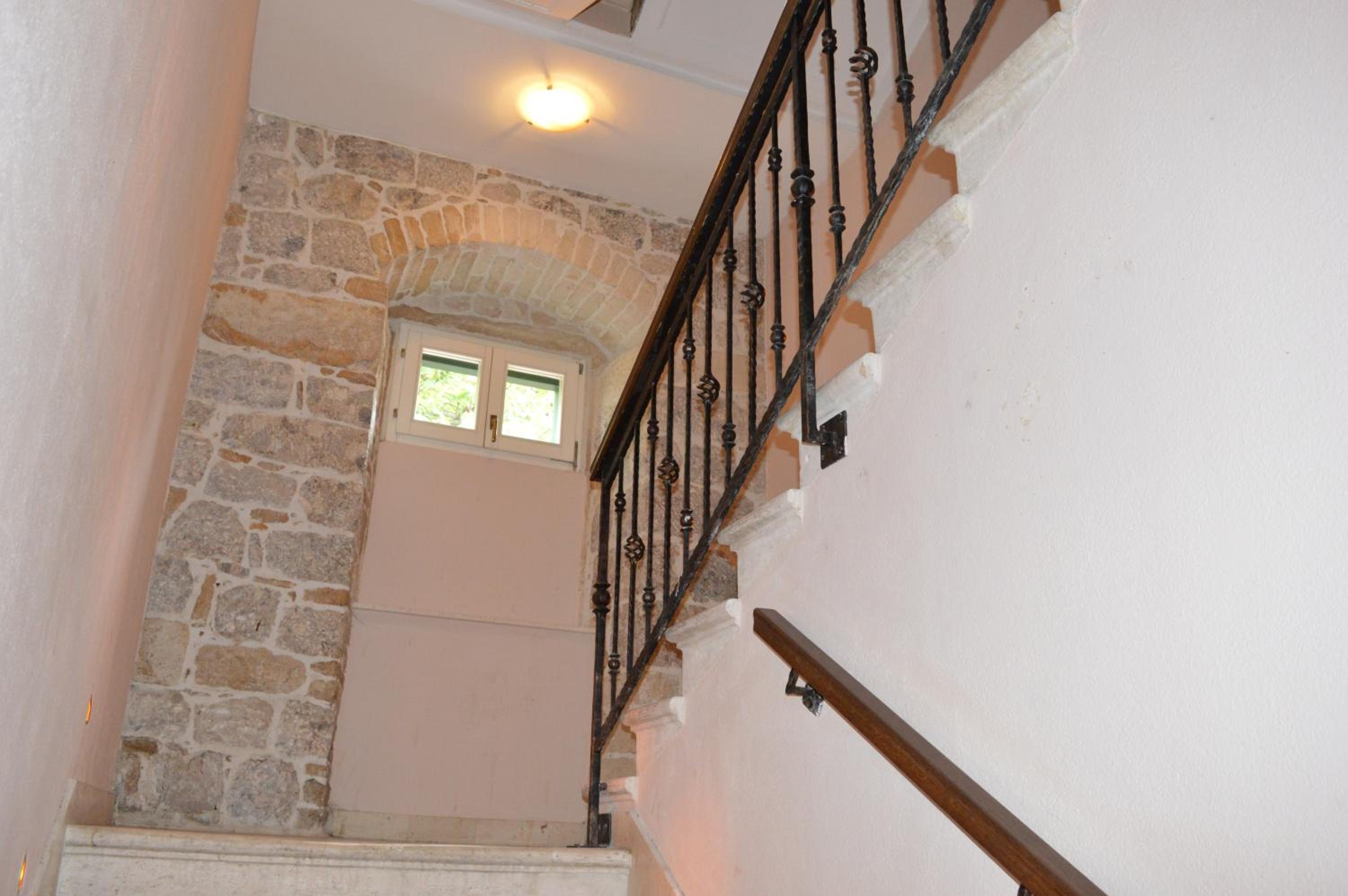 One-Bedroom Apartment - Photo 7