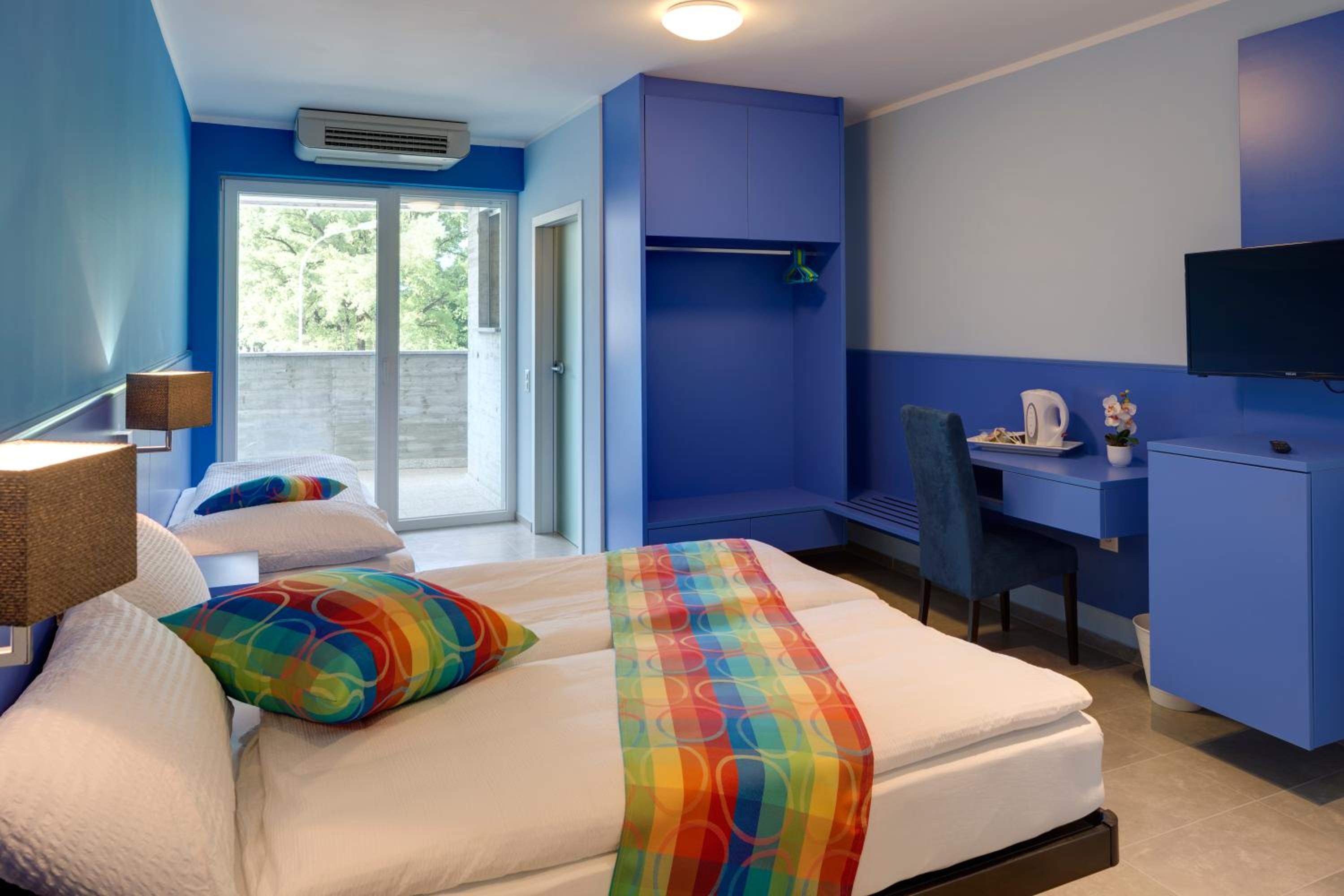 Triple Room with Balcony - Photo 4