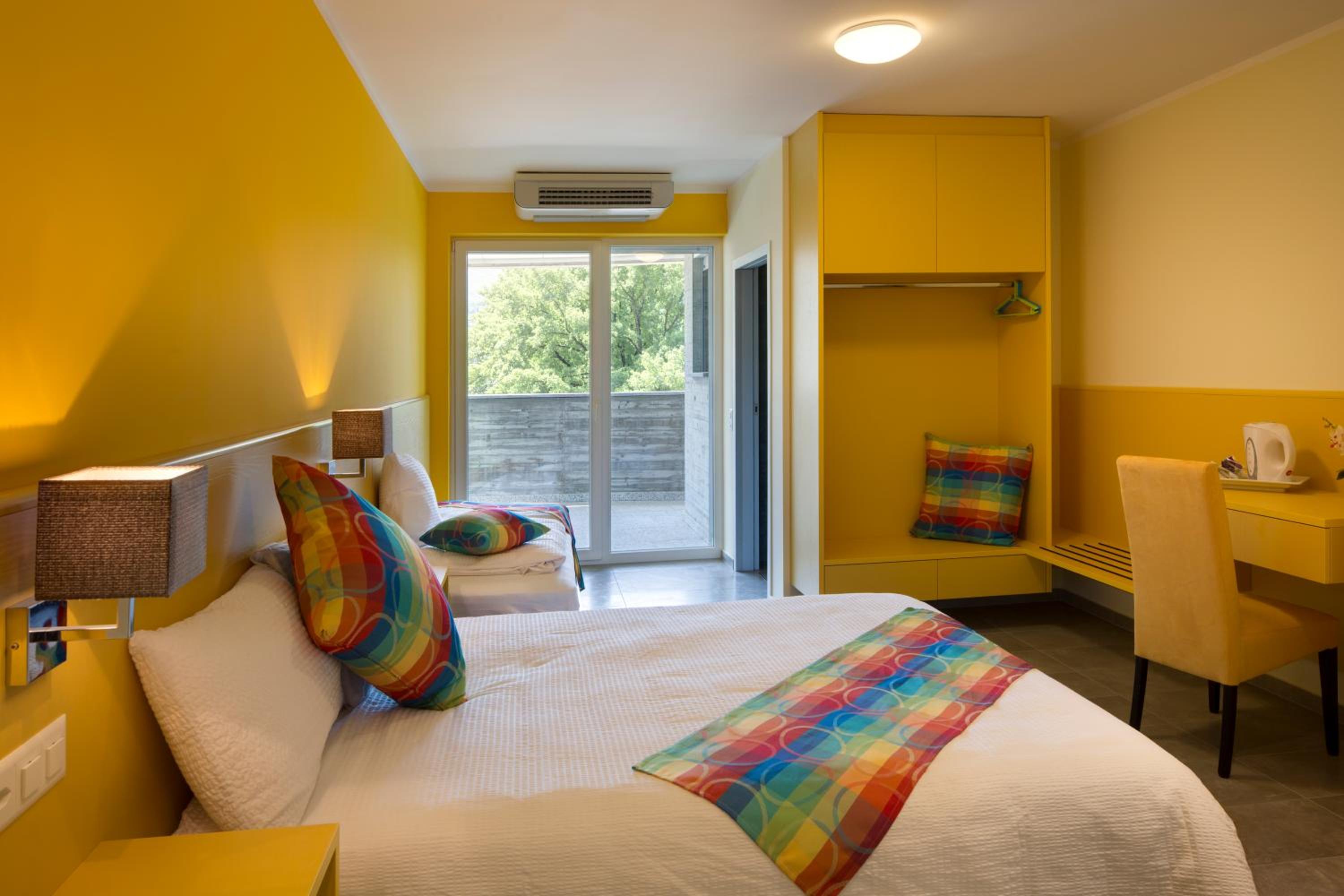 Triple Room with Balcony - Photo 8