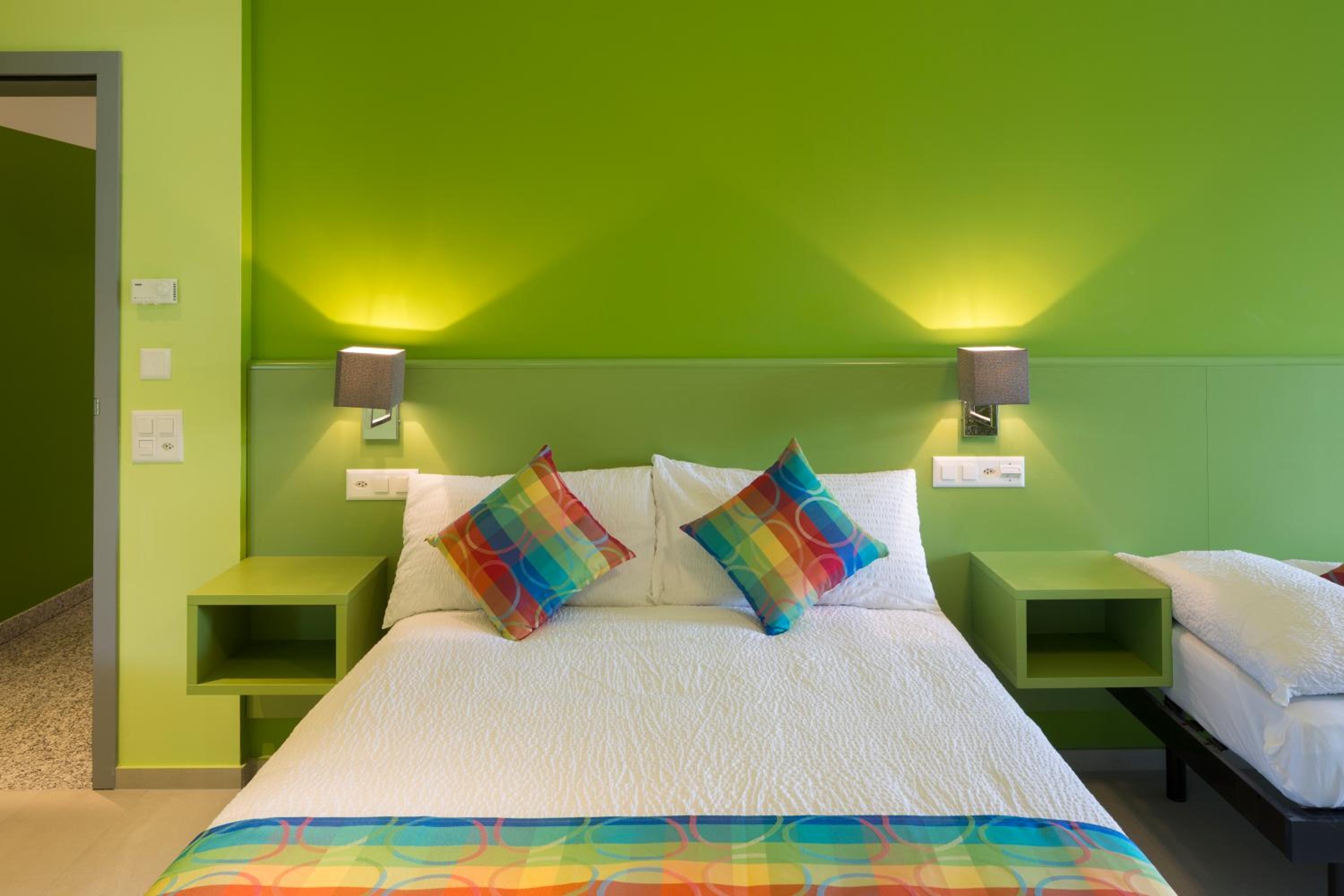 Triple Room with Balcony - Photo 7