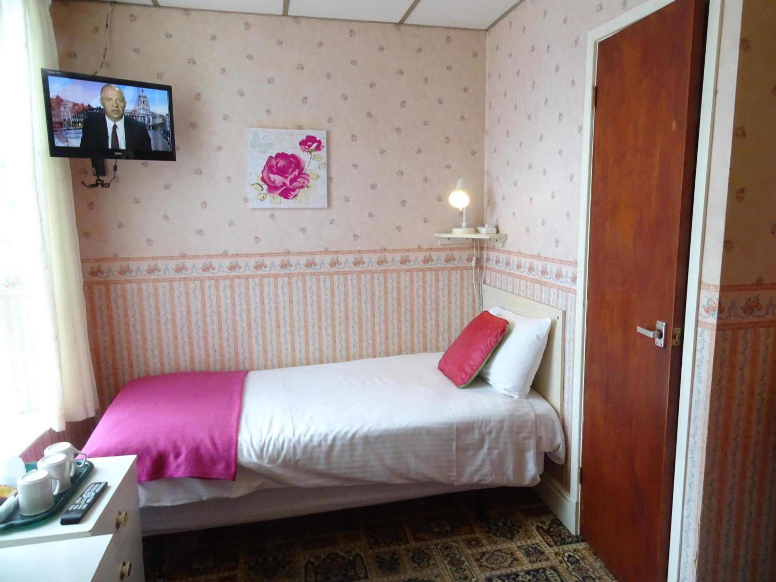 Family Room (2 Adults + 2 Children)