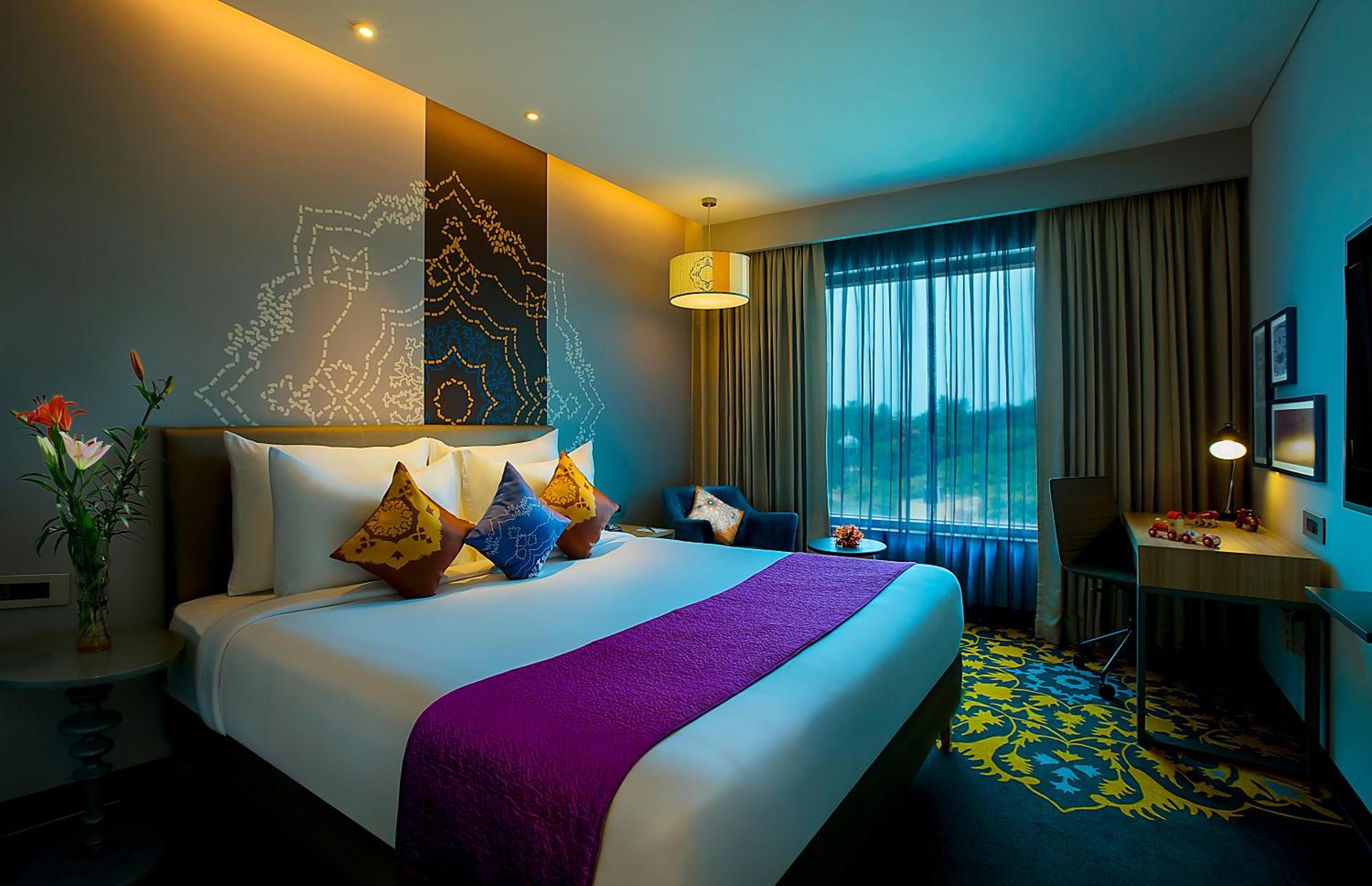 Deluxe king bed room with complimentary Indian afternoon Tea @Alfresco,20% off on Food & Soft Beverage & SPA,  Early Check-in & Late Check-out (Subject to Availability) and Happy Hours 1+1 on IMFL at Silk Bar/Galleria  - Photo 5