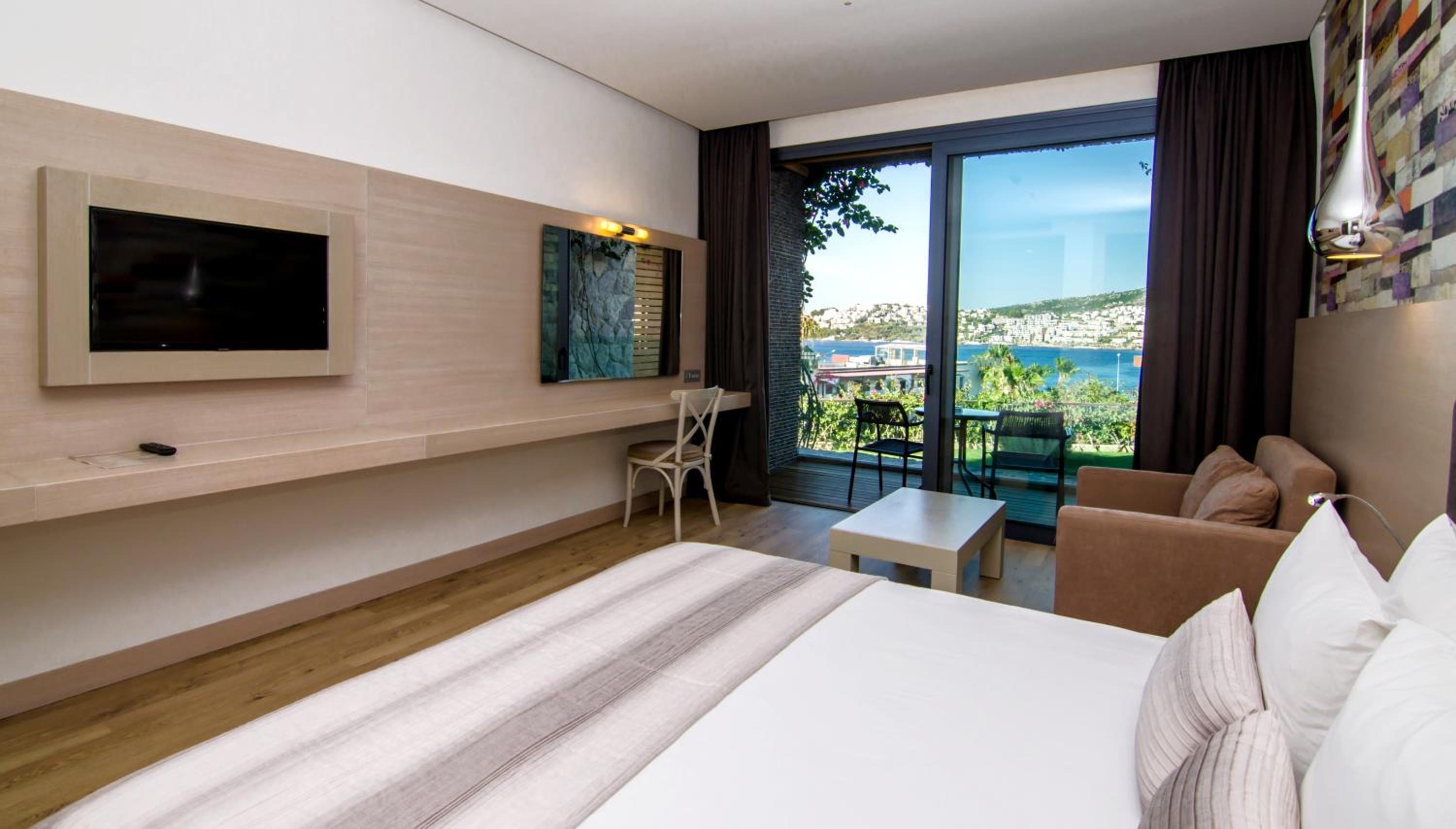 Deluxe Room - Photo 10