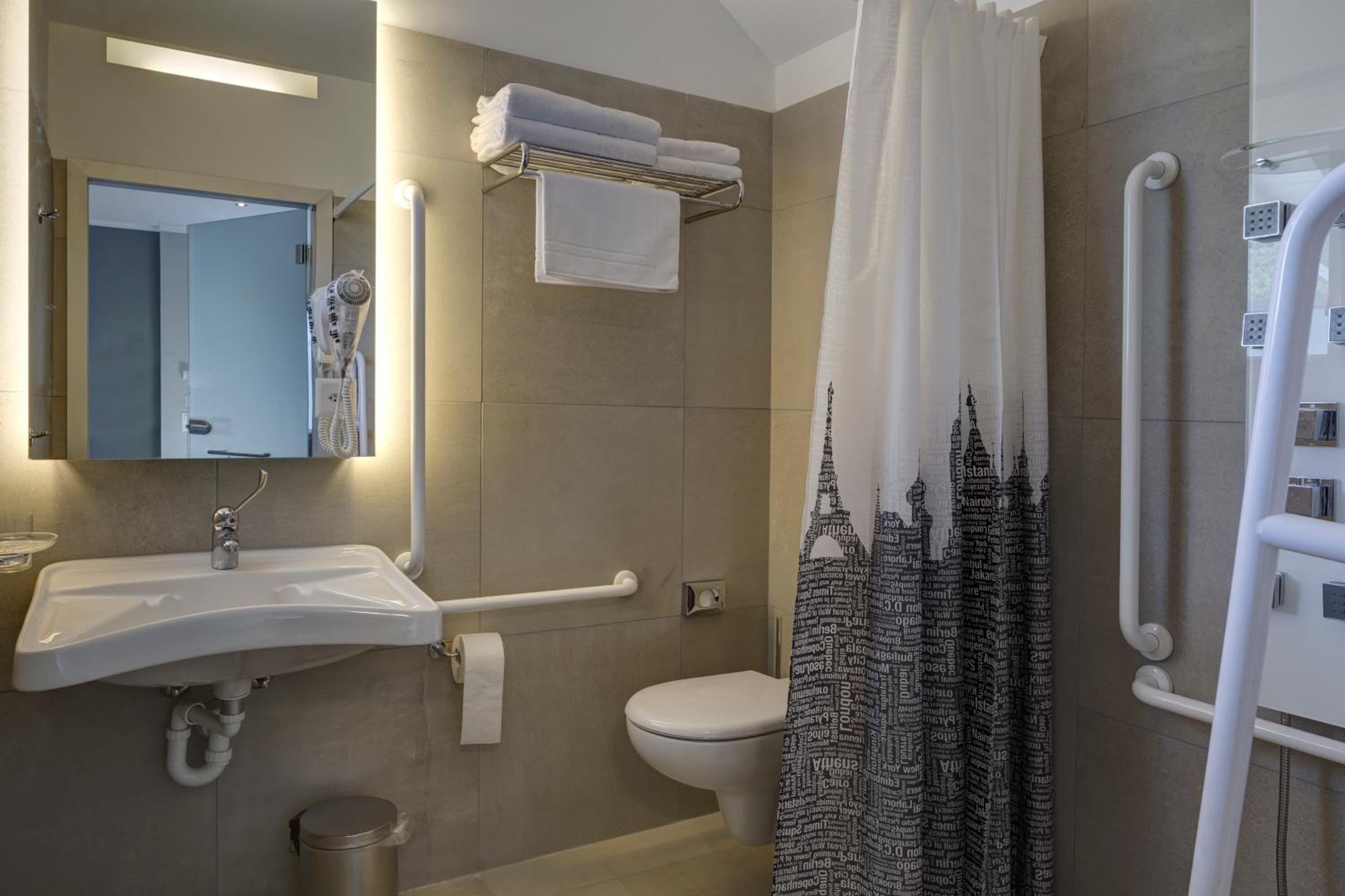 Triple Room - Disability Access - Photo 5