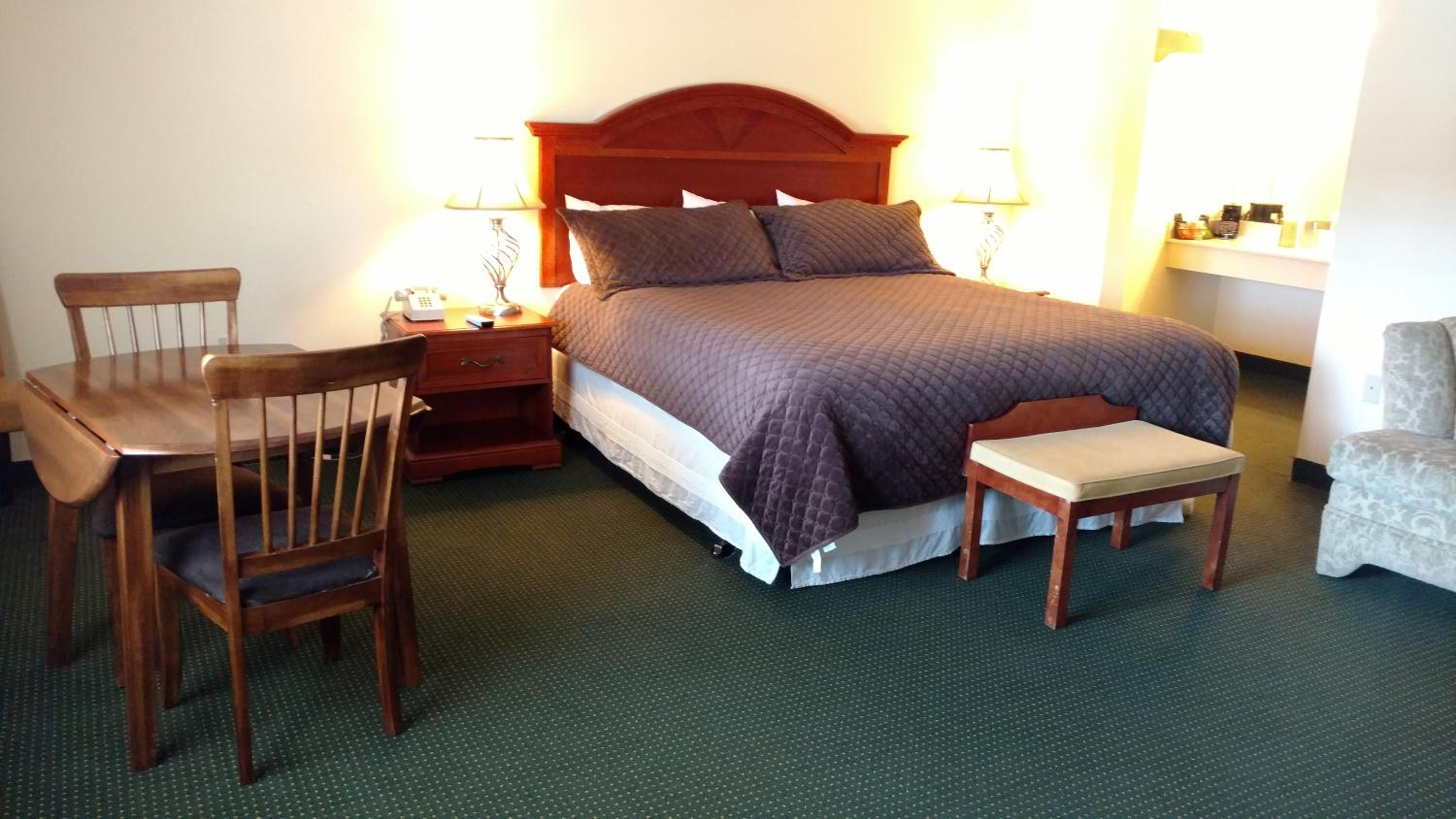 Deluxe Suite with Spa Bath