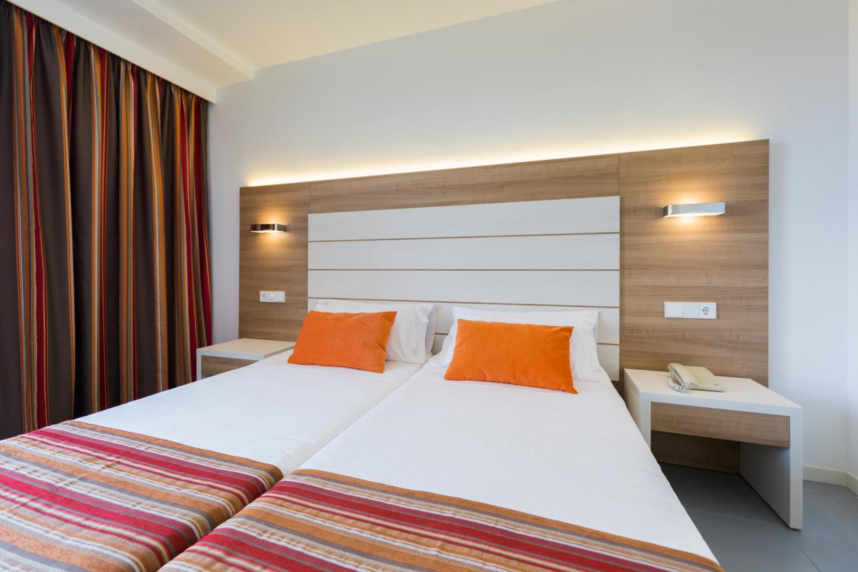 Twin Room - Photo 4