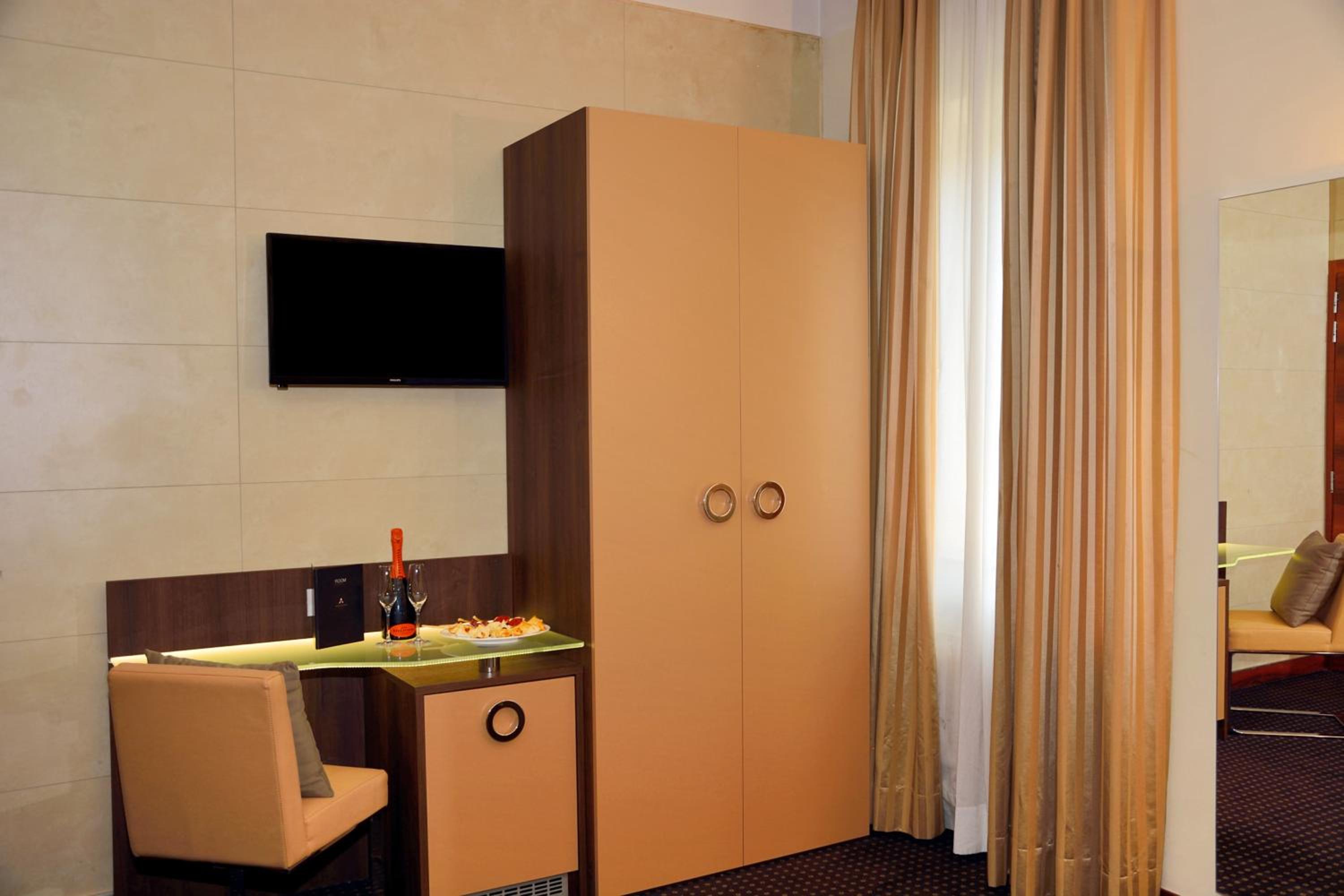 Single Room photo 2