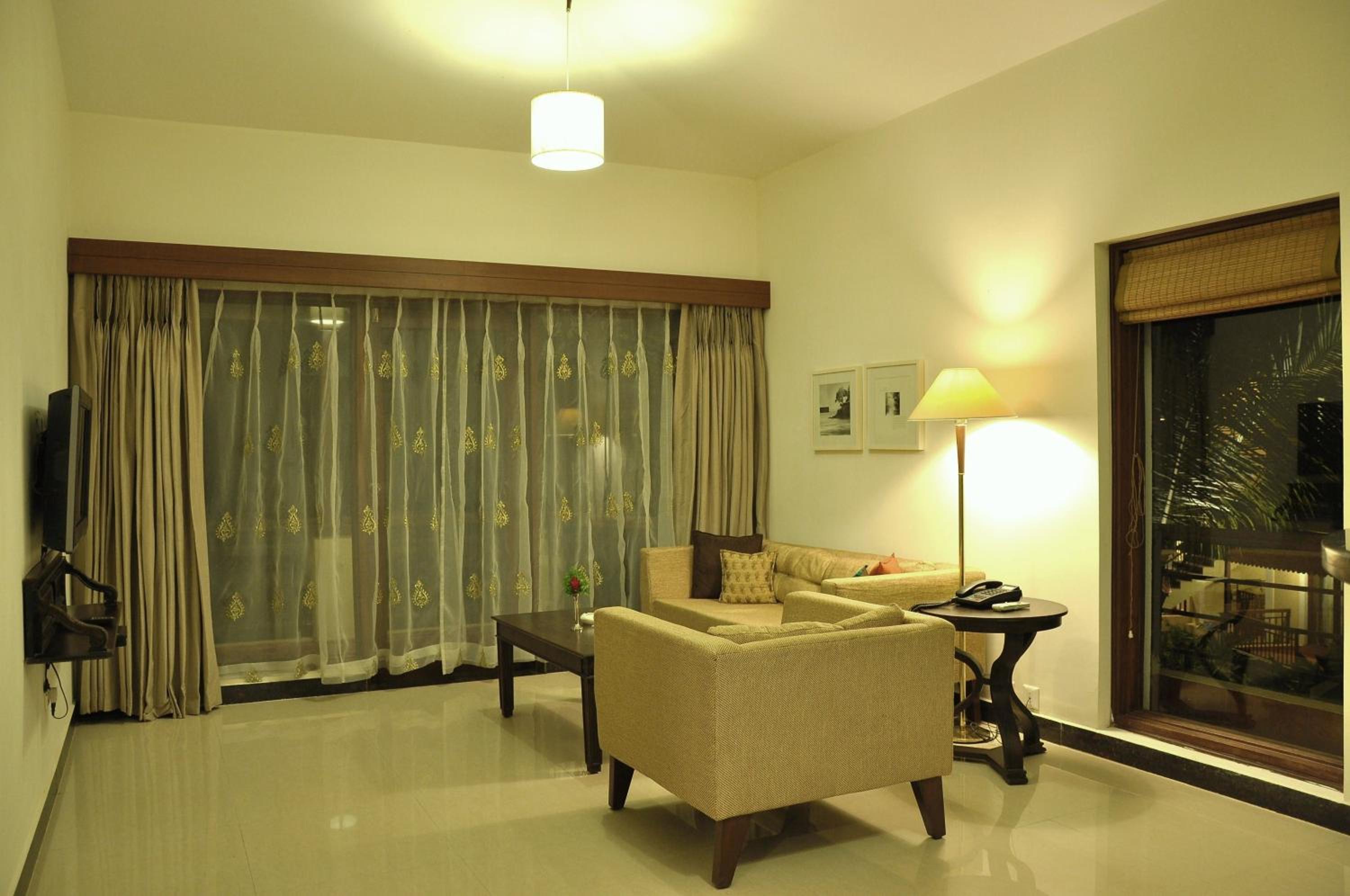 Executive Suite - Photo 4