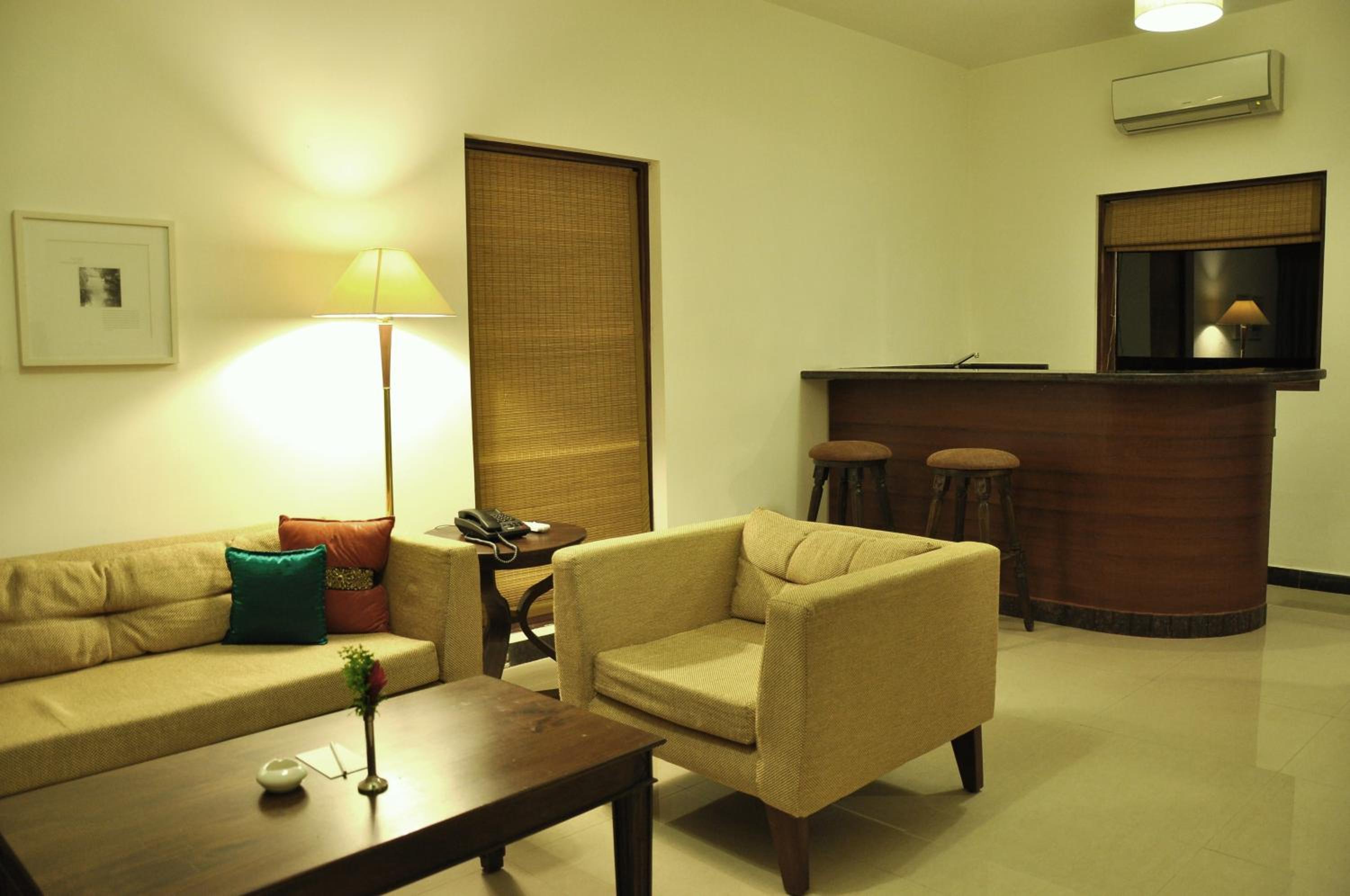 Executive Suite - Photo 5