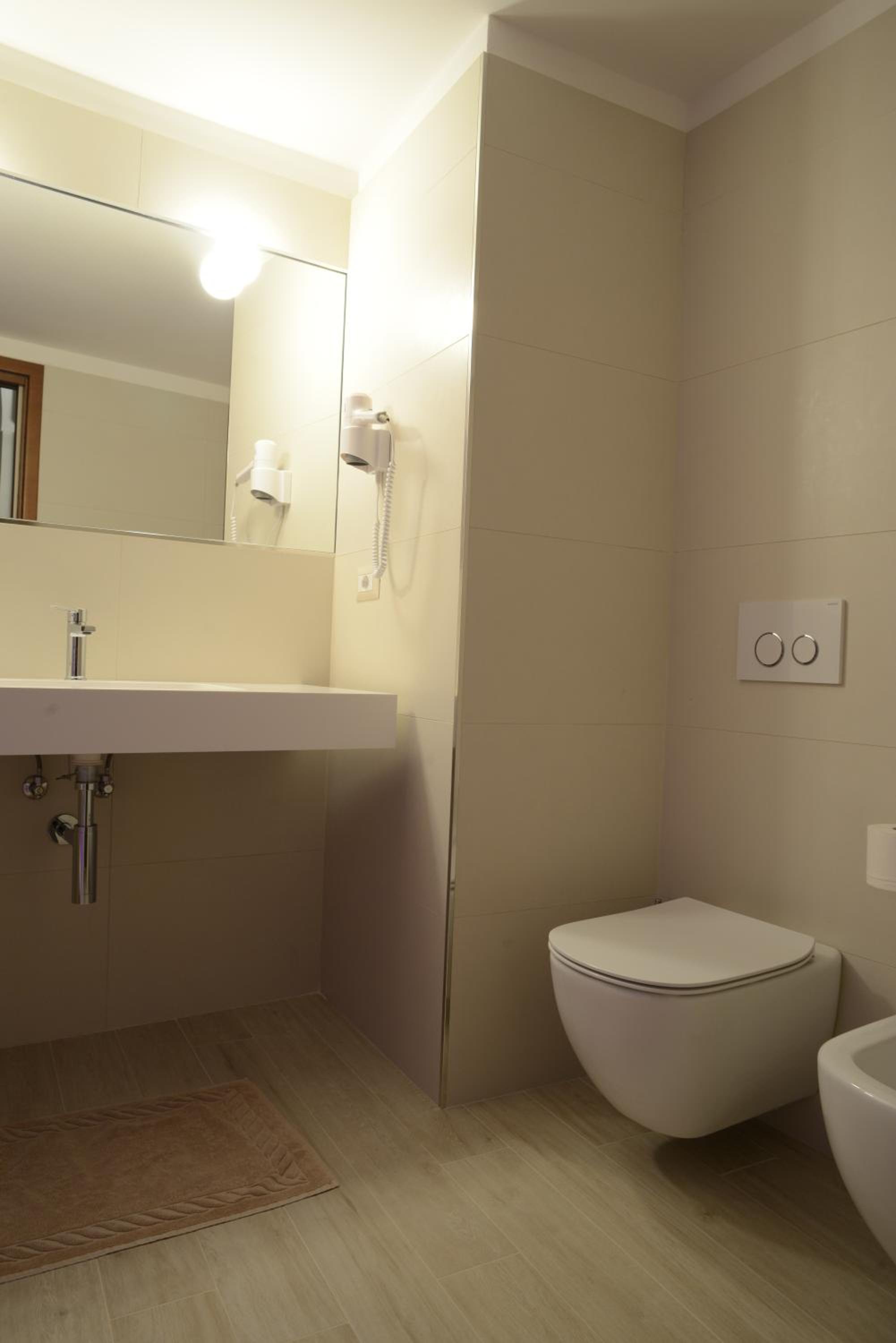 King Suite - Photo 5