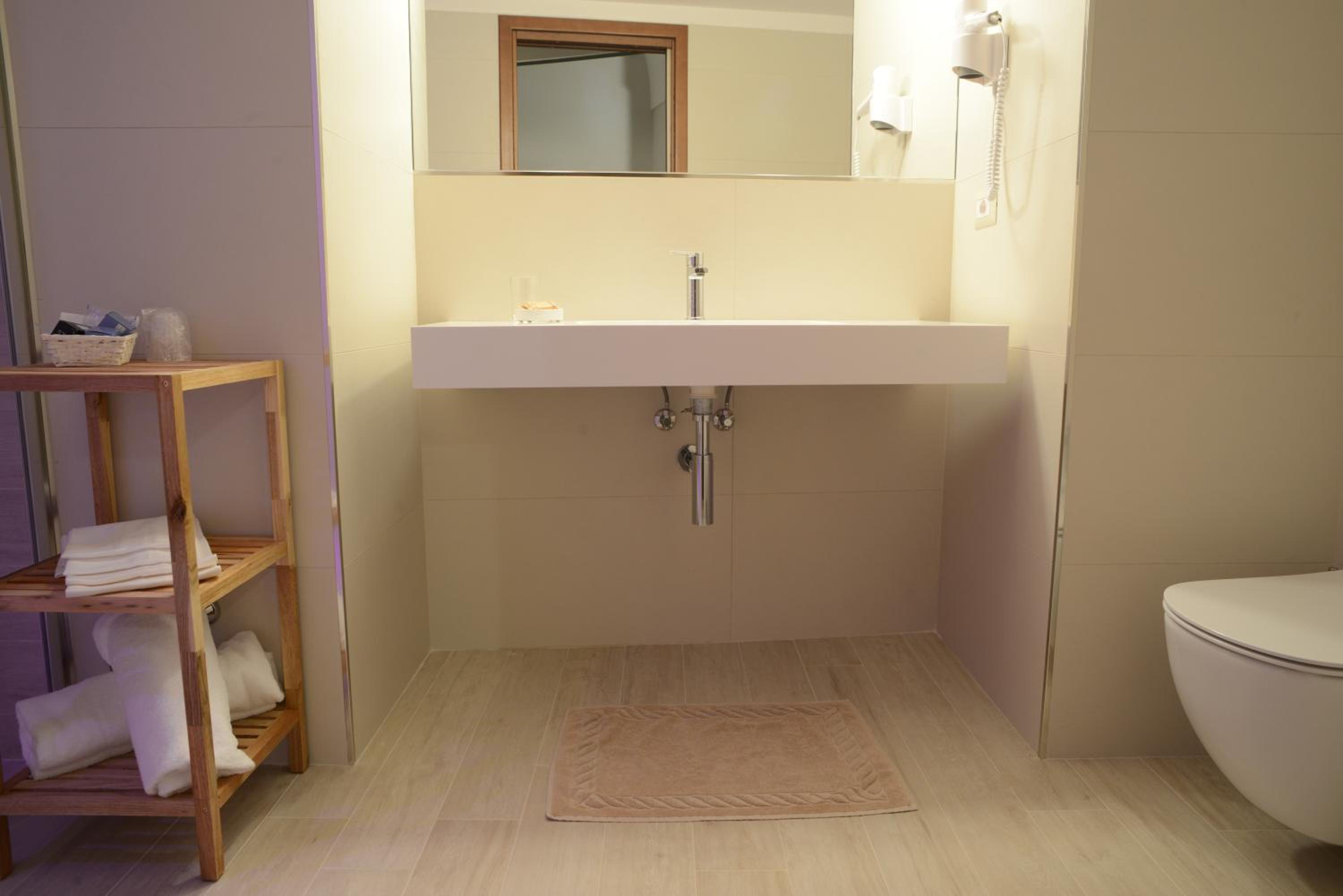 King Suite - Photo 4