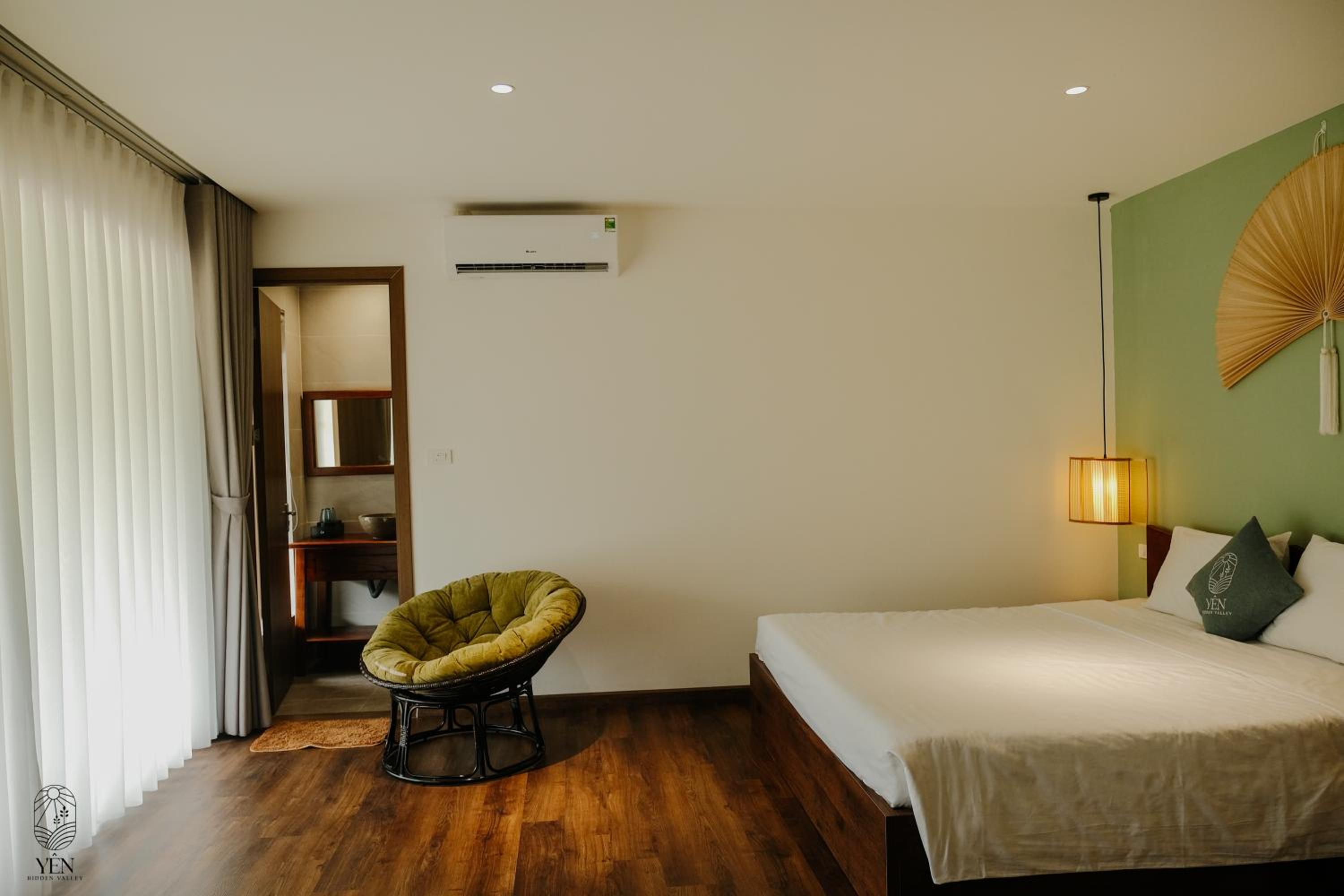 Deluxe Double Room (2 Adults + 1 Child)