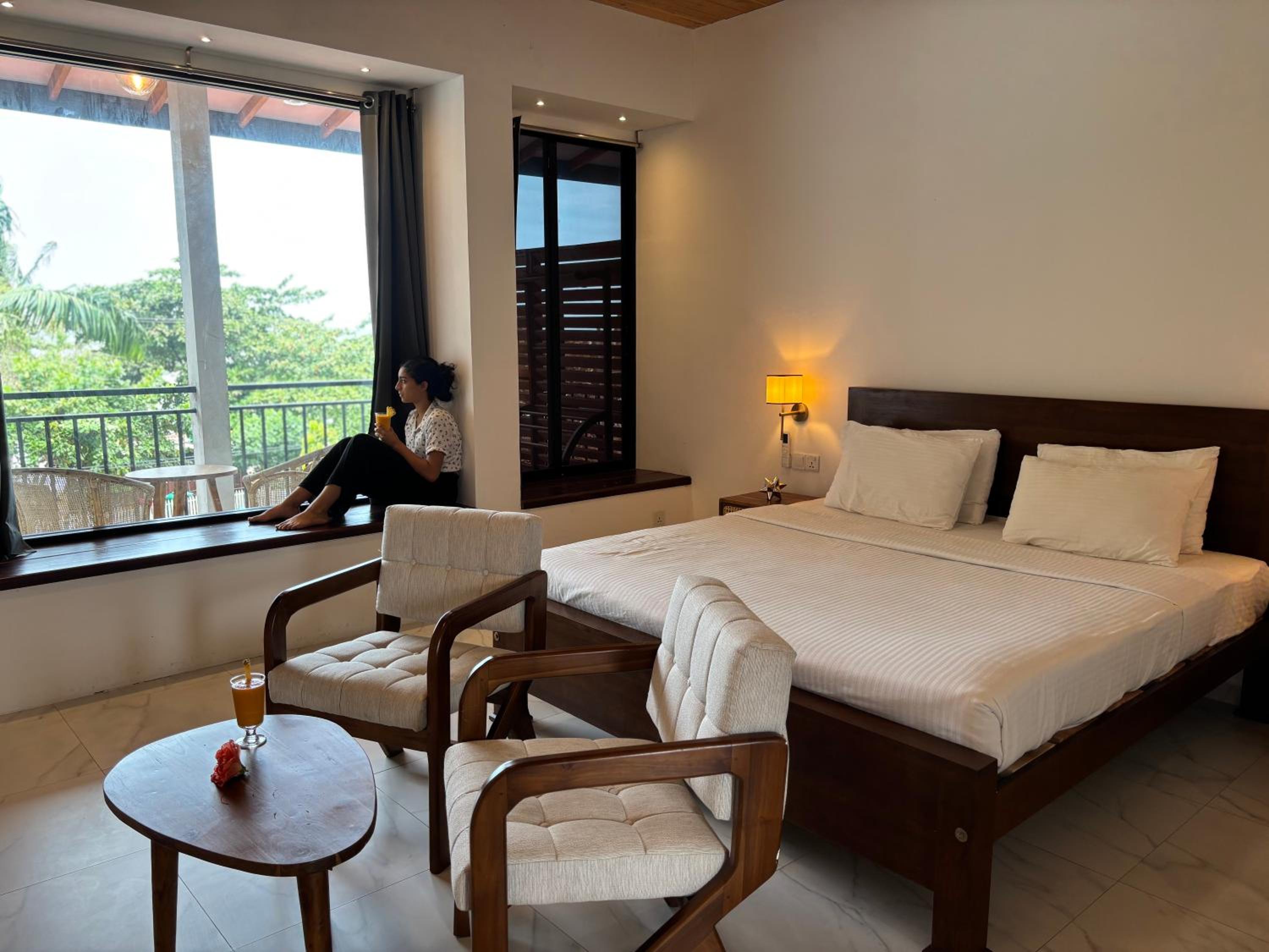 Deluxe Double Room with Balcony and Sea View