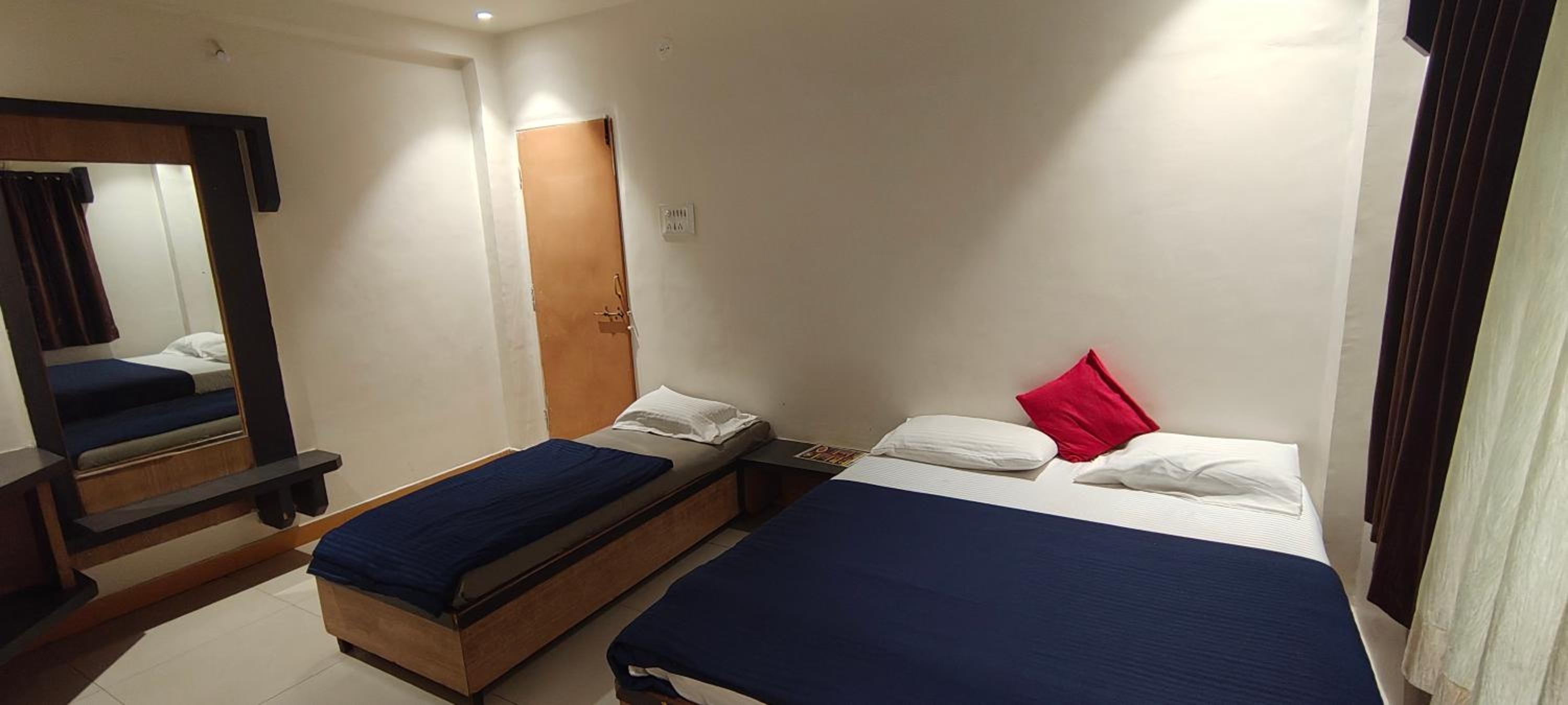 Classic Triple Room - Photo 1