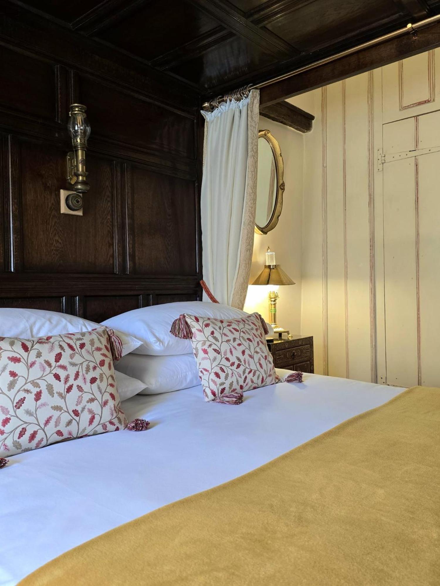 Deluxe Double Room with Shower