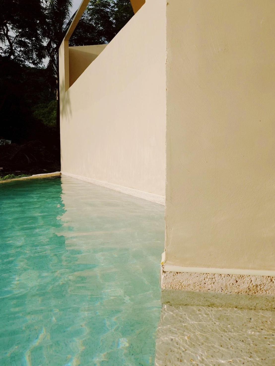 Queen Room with Pool View photo 2