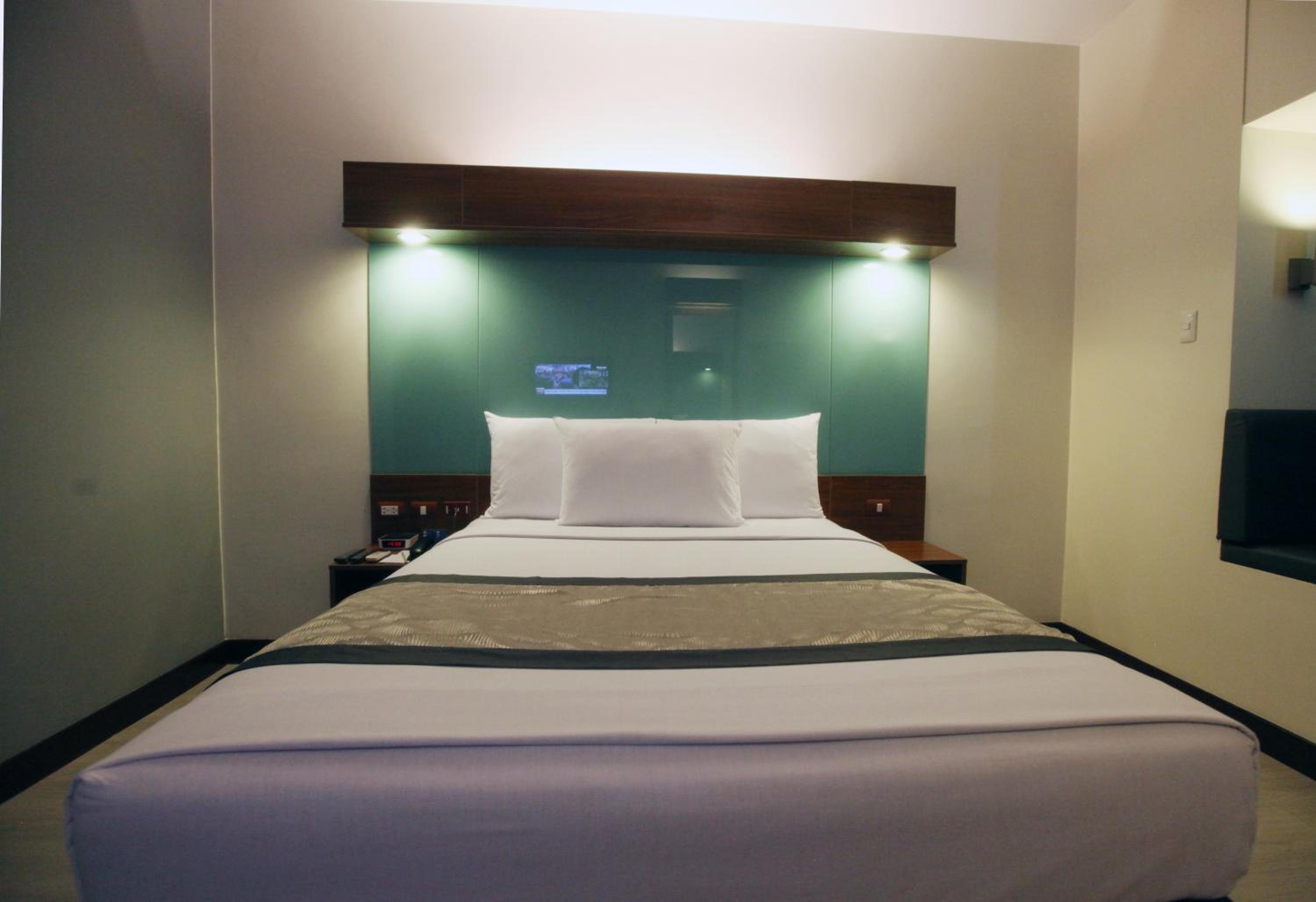 Queen Room - Mobility Access/Non-Smoking - Photo 7