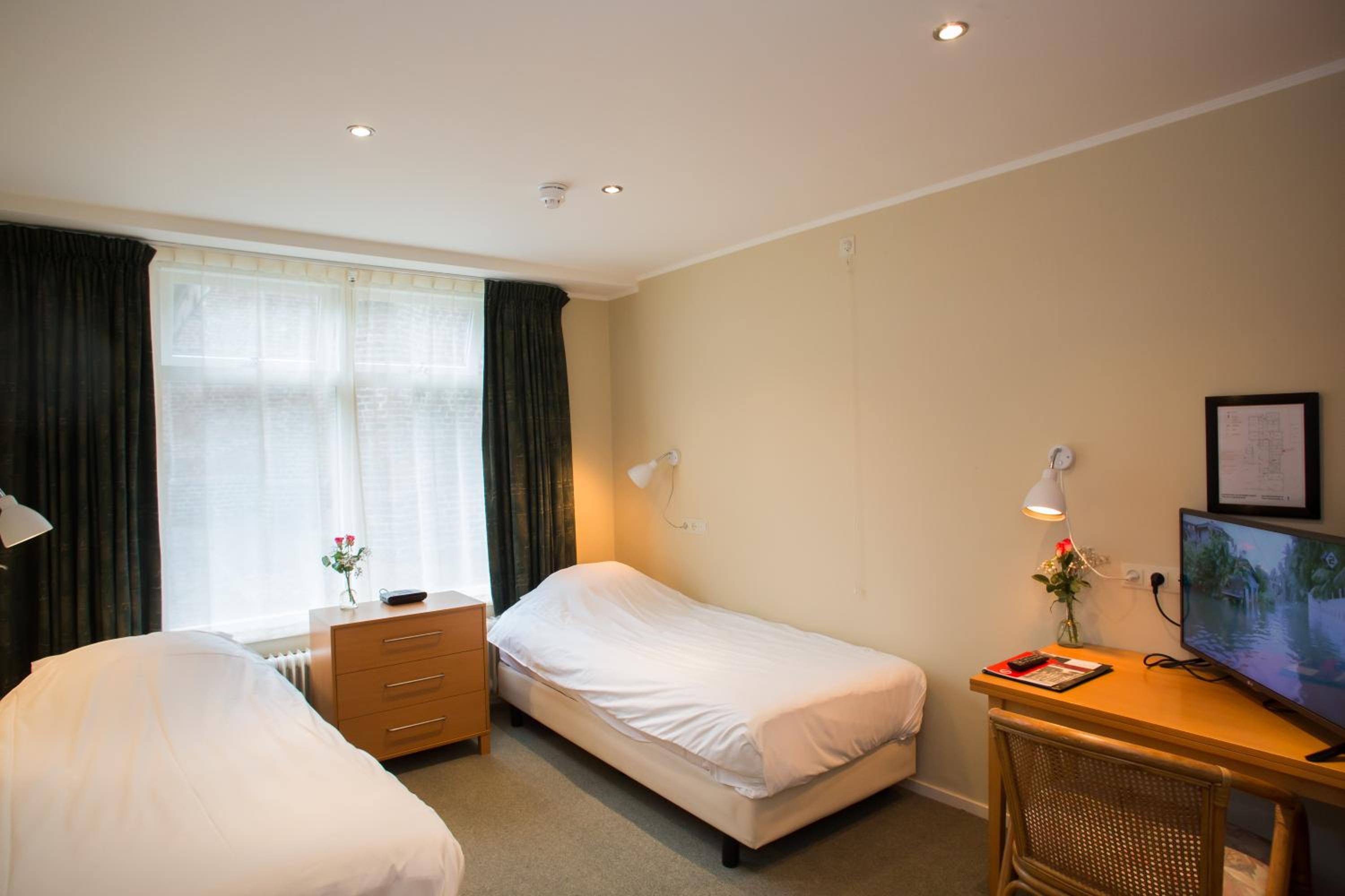 Small Twin/Double Room - Ground Floor photo 2