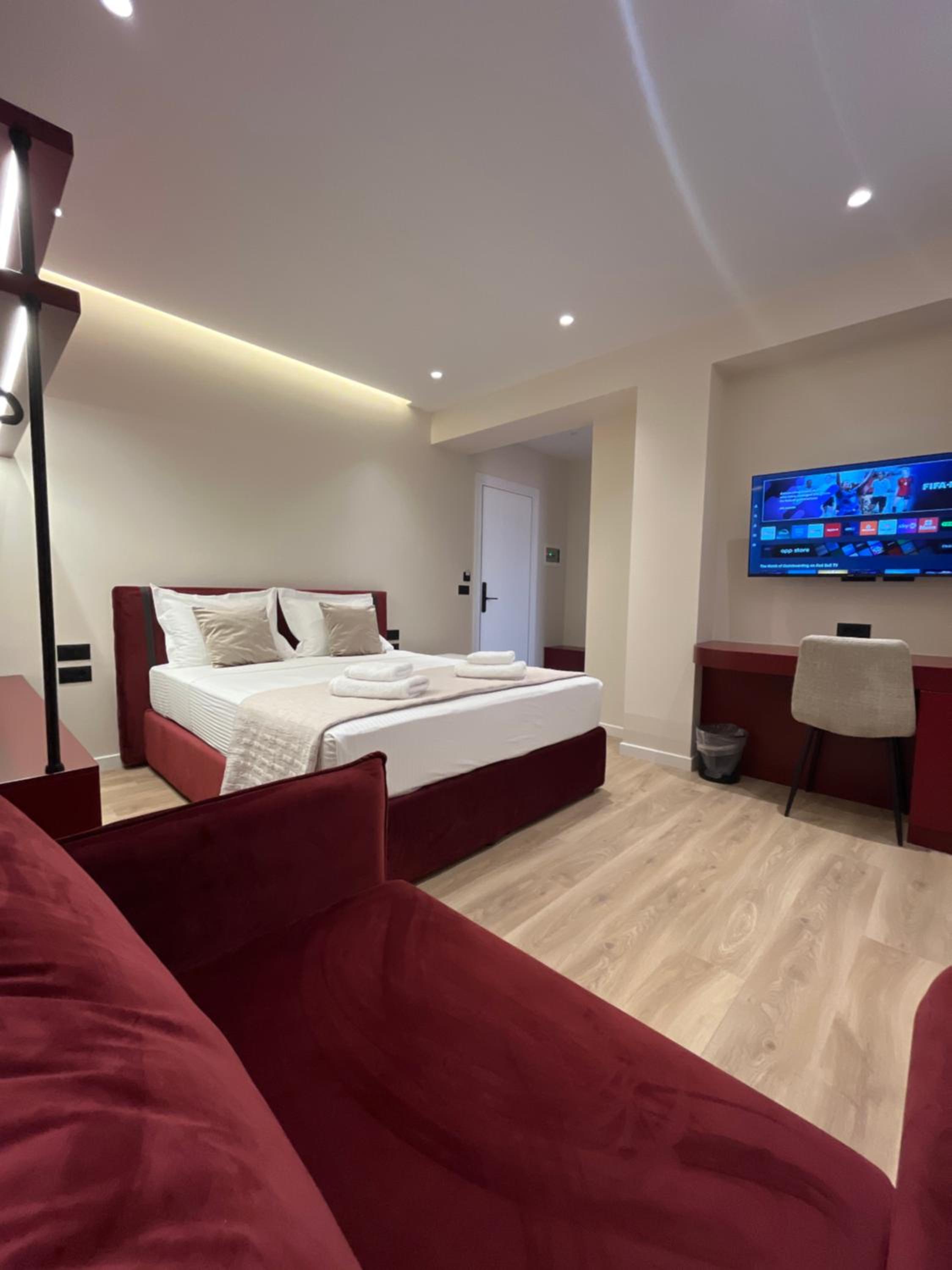 Deluxe King Room photo 2